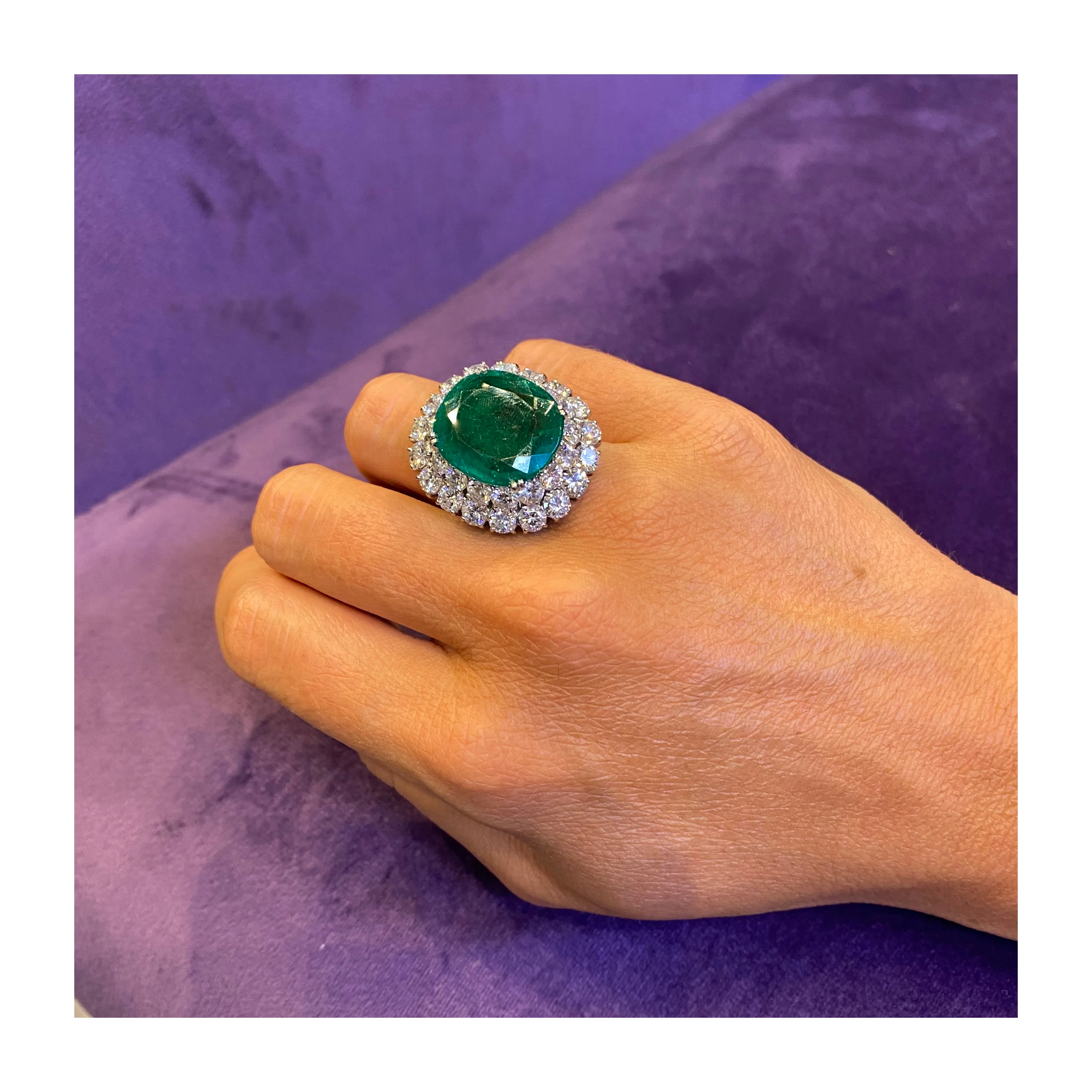 10.64 Carat Certified Colombian Emerald Ring by Bvlgari - Image 5