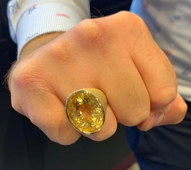 41.33 Carat Natural Yellow Sapphire Gold Men's Ring - Image 3