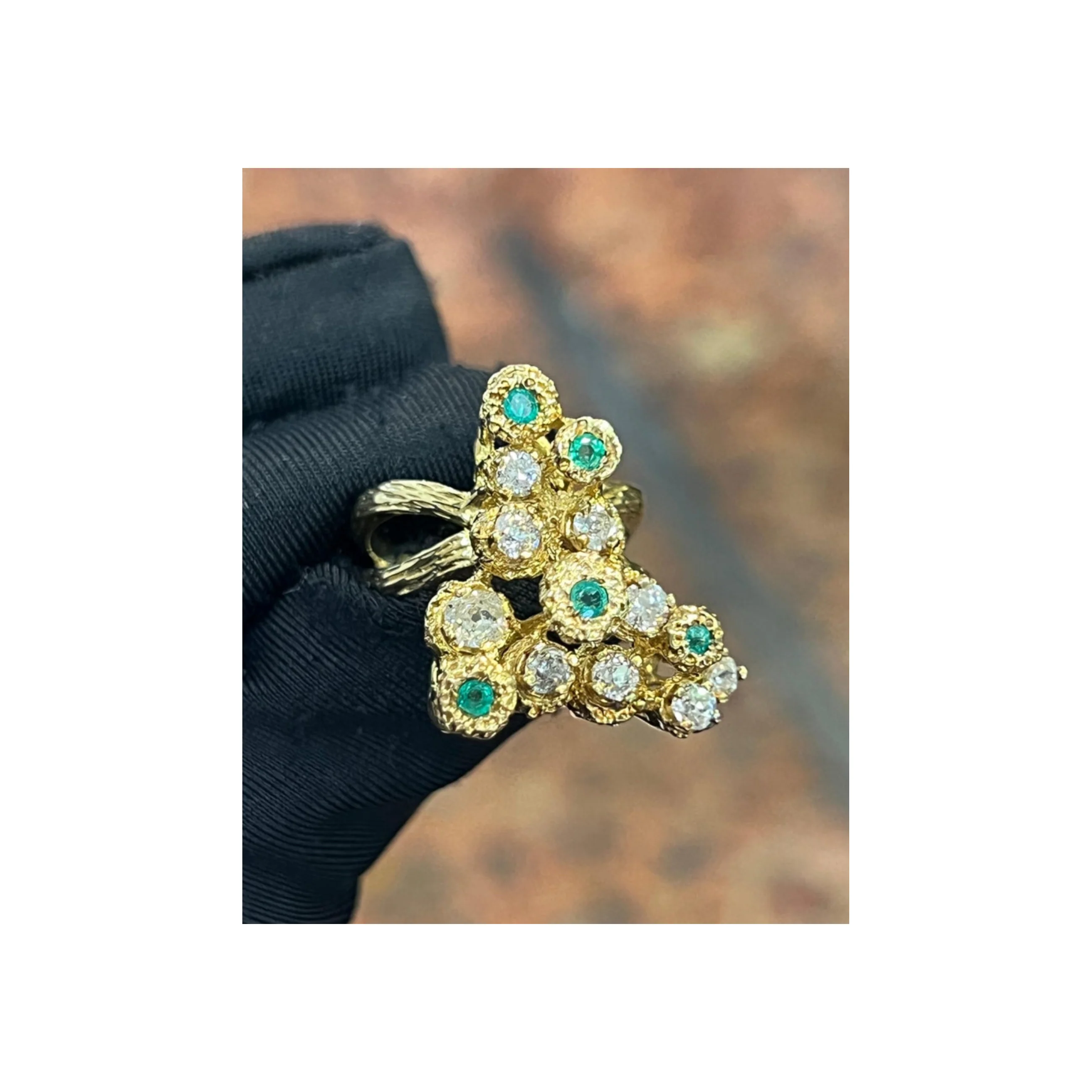 Abstract Emerald and Diamond Ring - Image 4