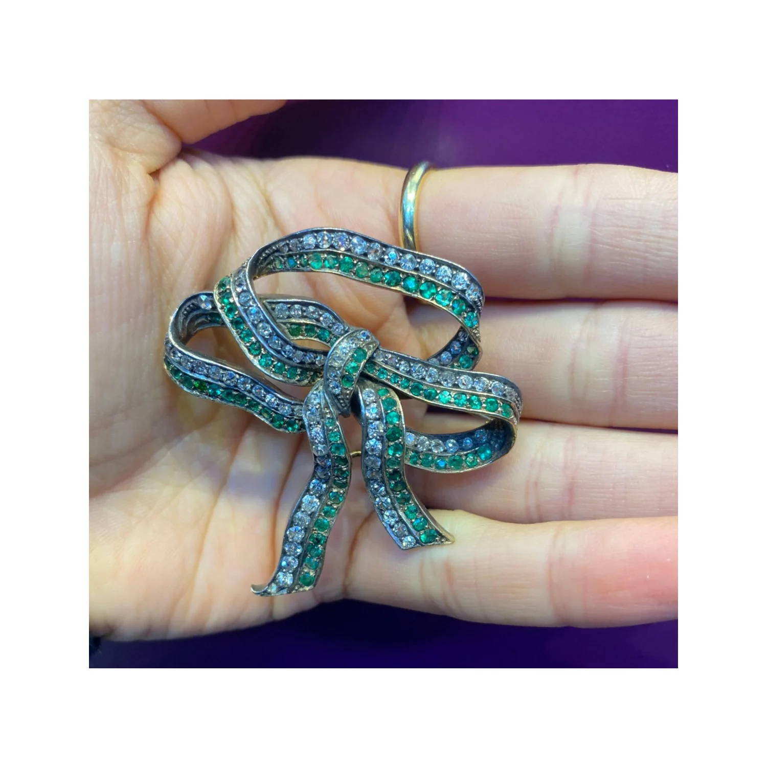 Antique Victorian Diamond & Emerald Bow Brooch - Image 3