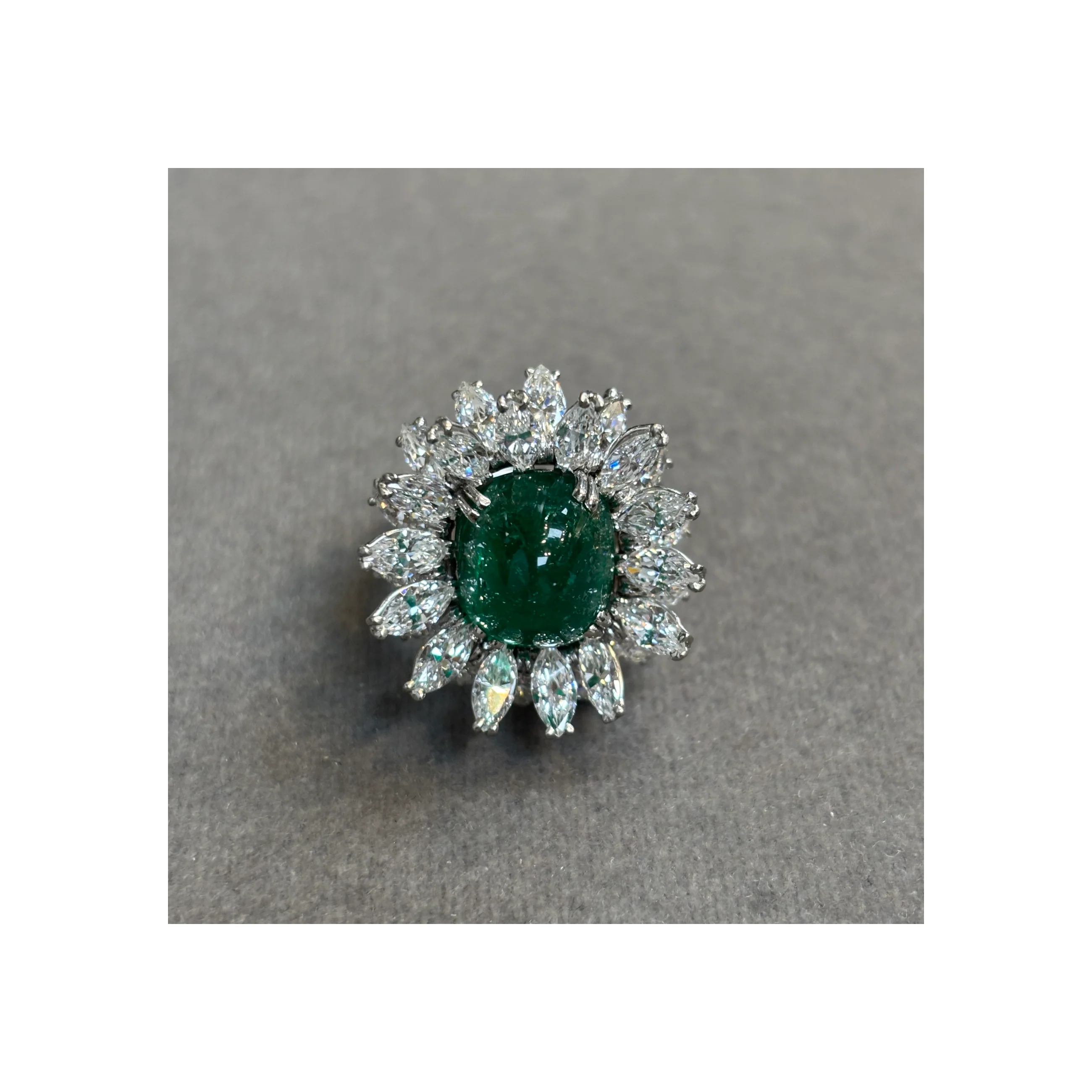 Boucheron Cabochon Emerald and Diamond Ring - Image 10
