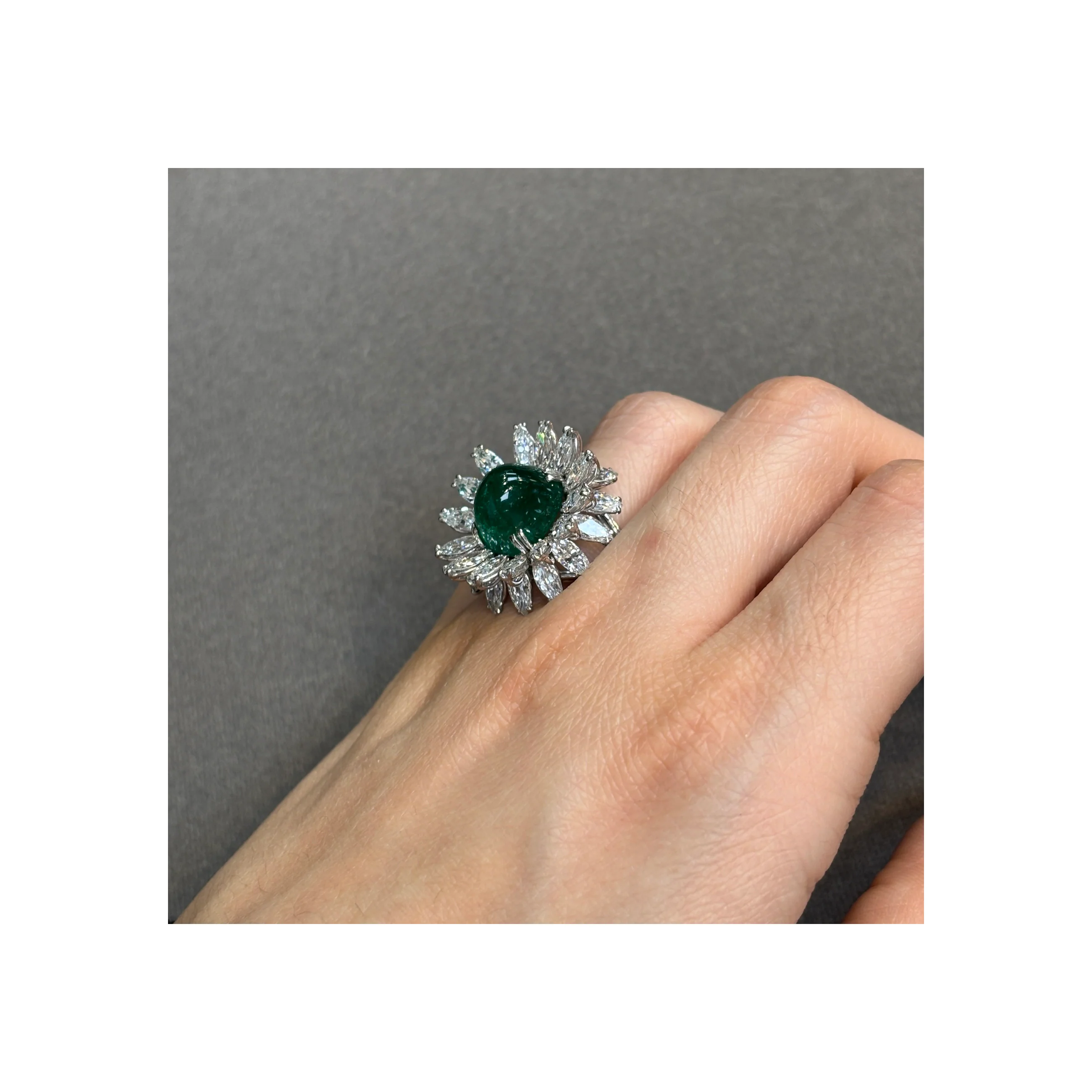 Boucheron Cabochon Emerald and Diamond Ring - Image 3