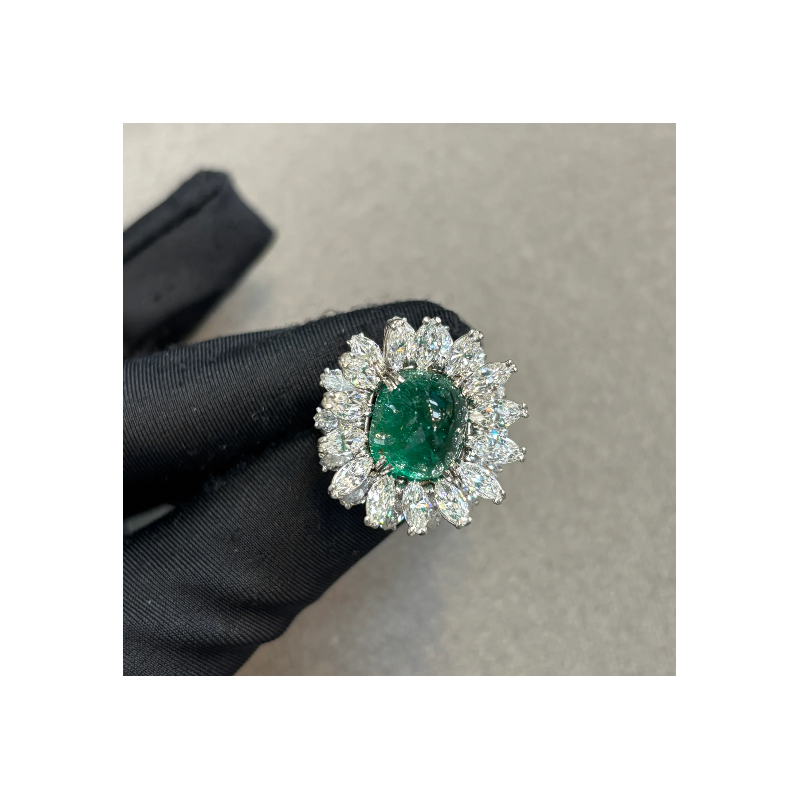 Boucheron Cabochon Emerald and Diamond Ring - Image 5