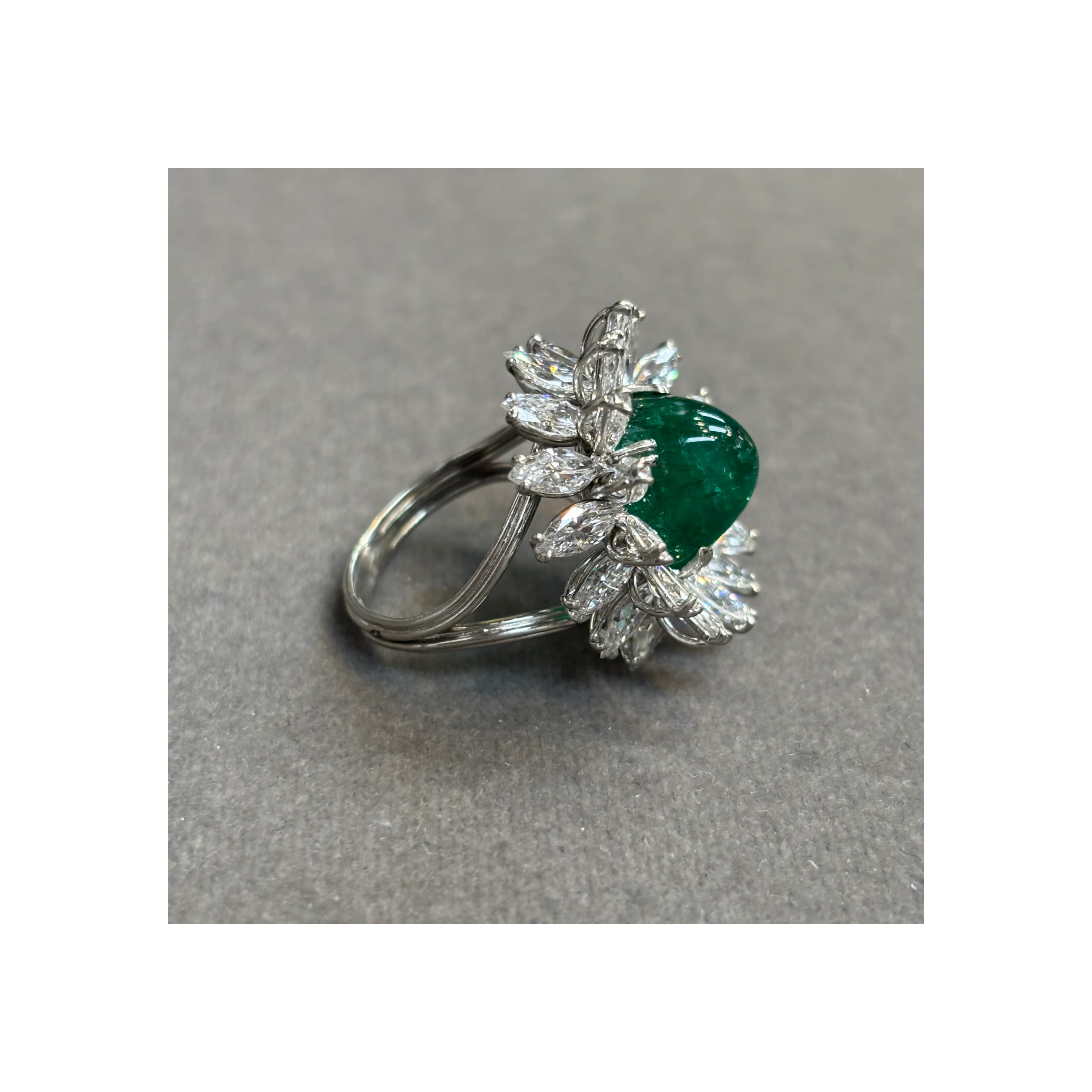 Boucheron Cabochon Emerald and Diamond Ring - Image 6