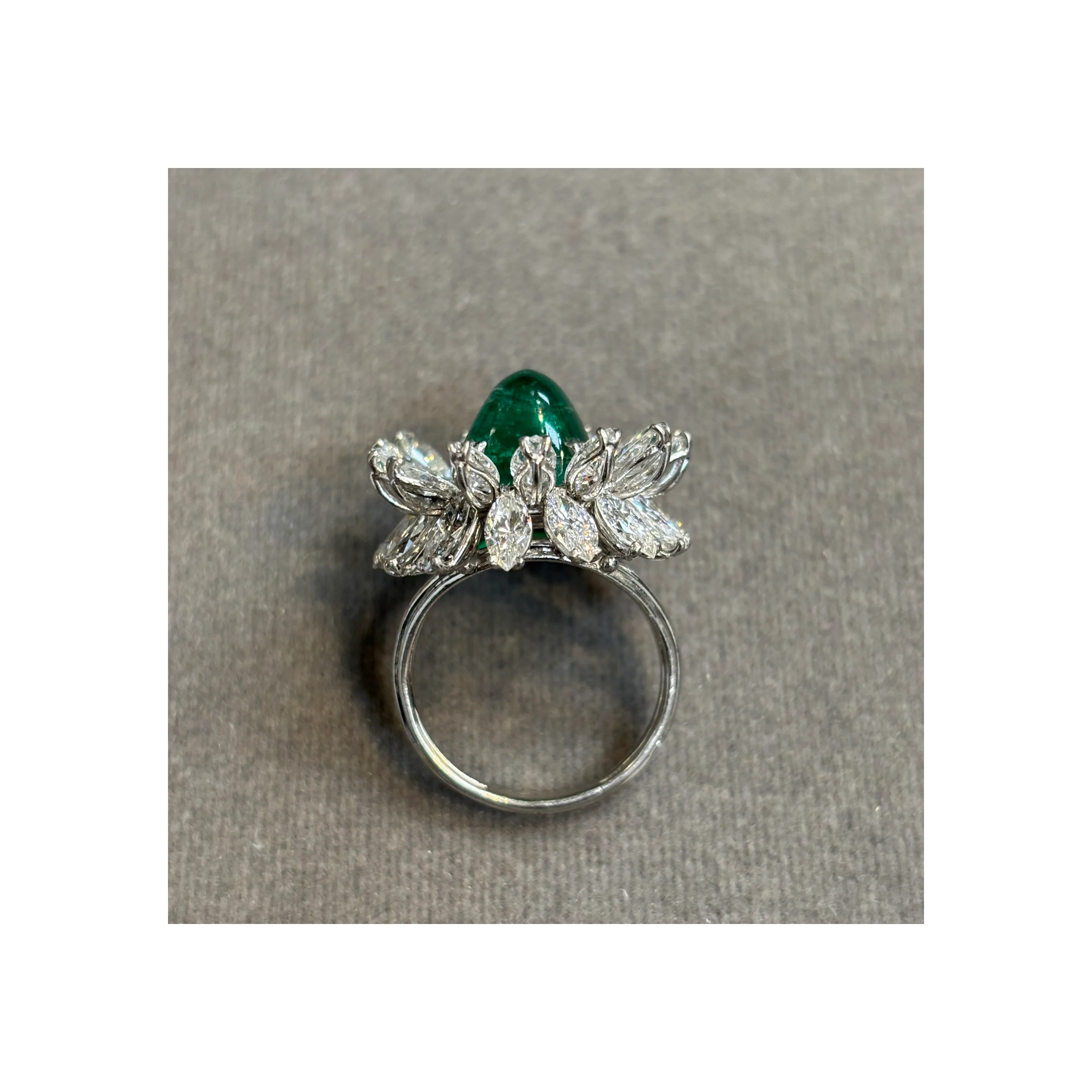 Boucheron Cabochon Emerald and Diamond Ring - Image 7