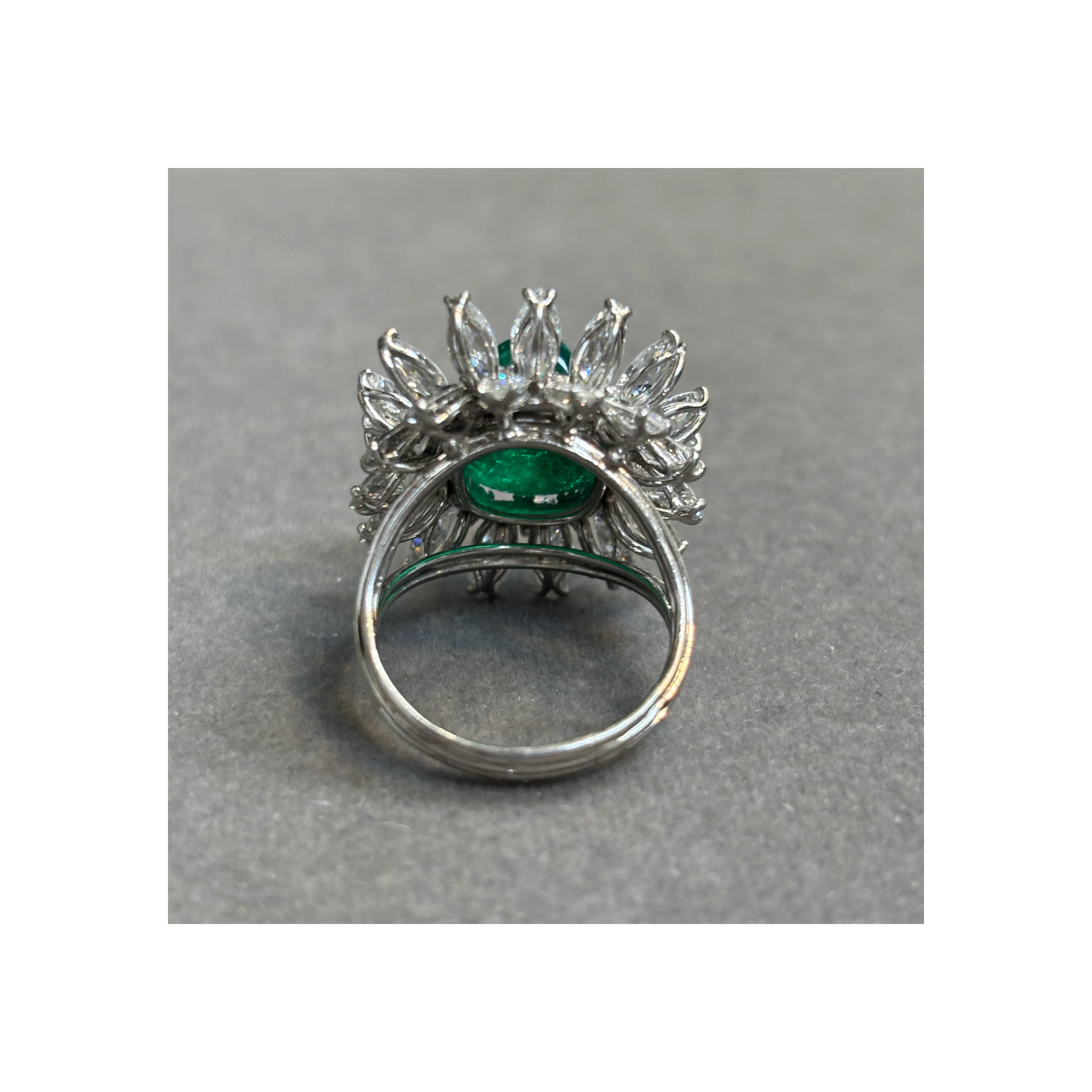 Boucheron Cabochon Emerald and Diamond Ring - Image 8