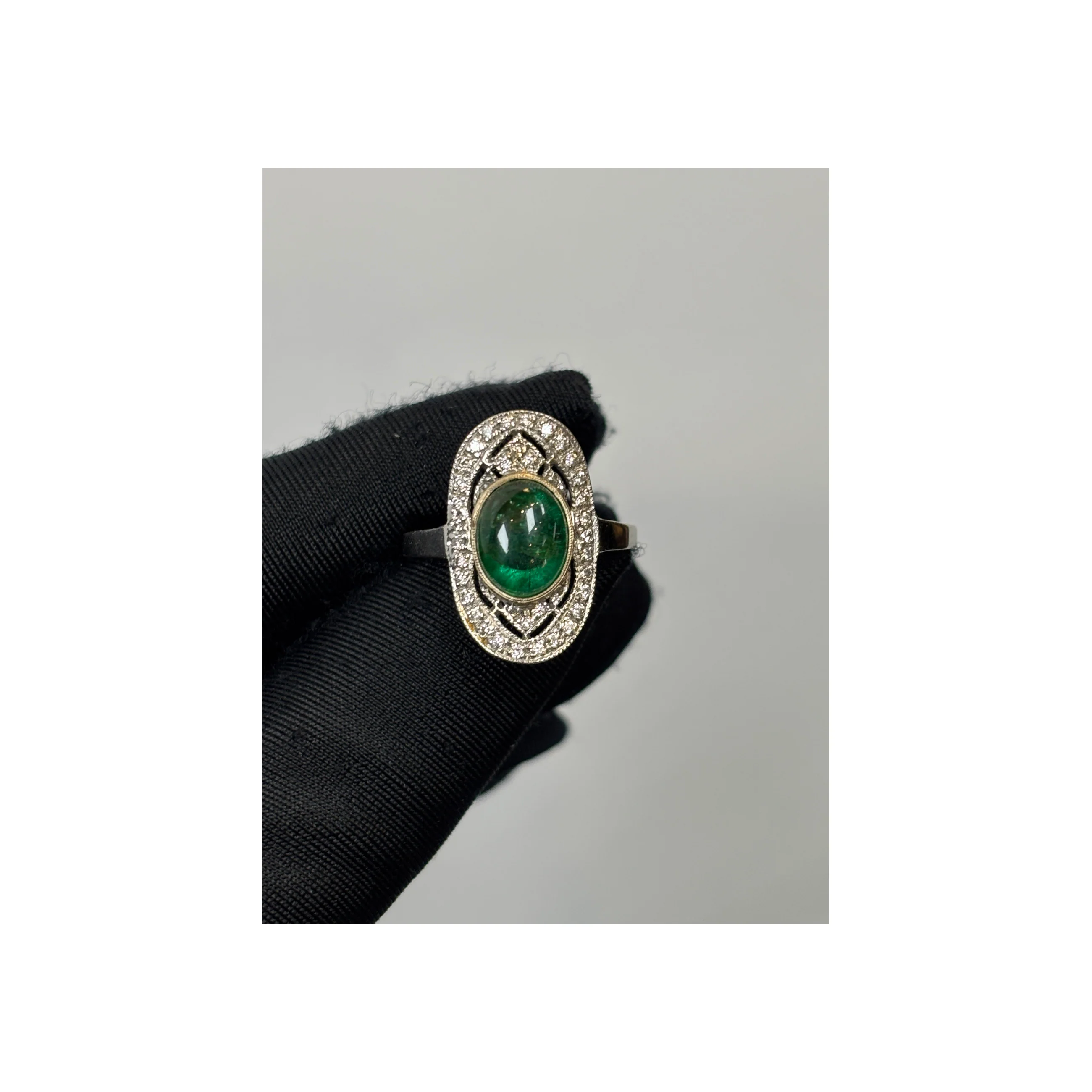 Cabochon Emerald and Diamond Ring - Image 4