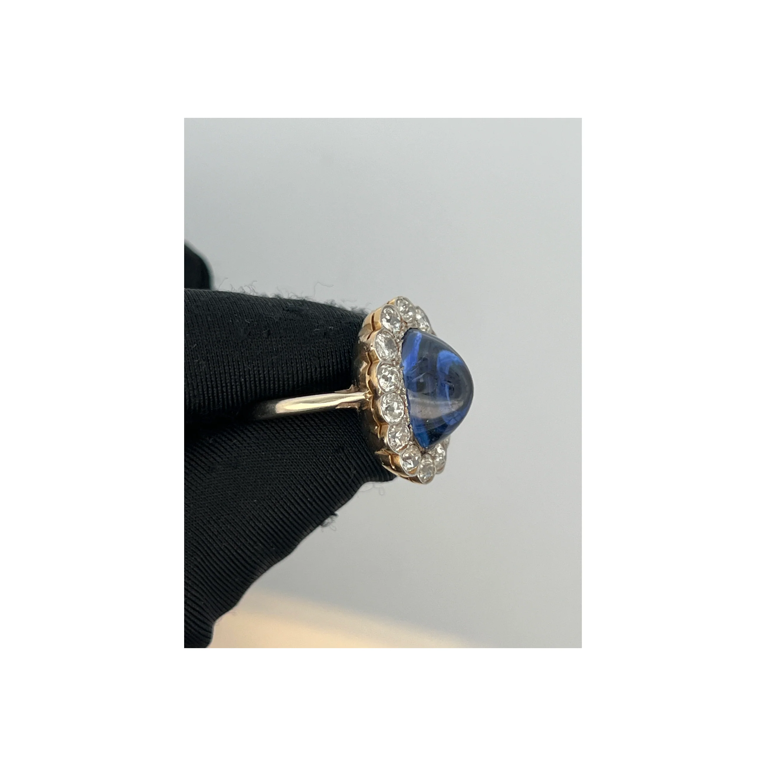 Cabochon Sapphire and Diamond Ring - Image 3