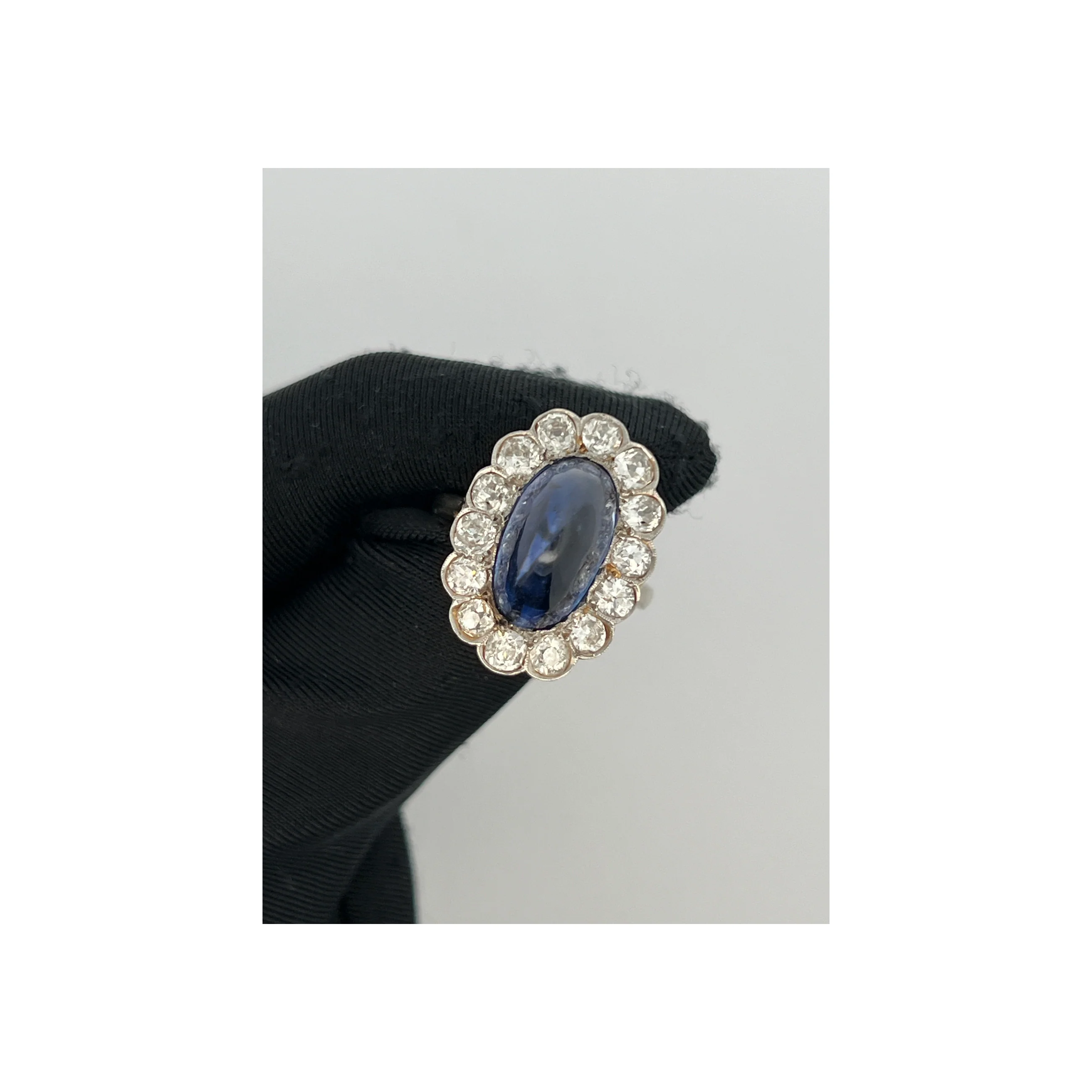 Cabochon Sapphire and Diamond Ring - Image 4