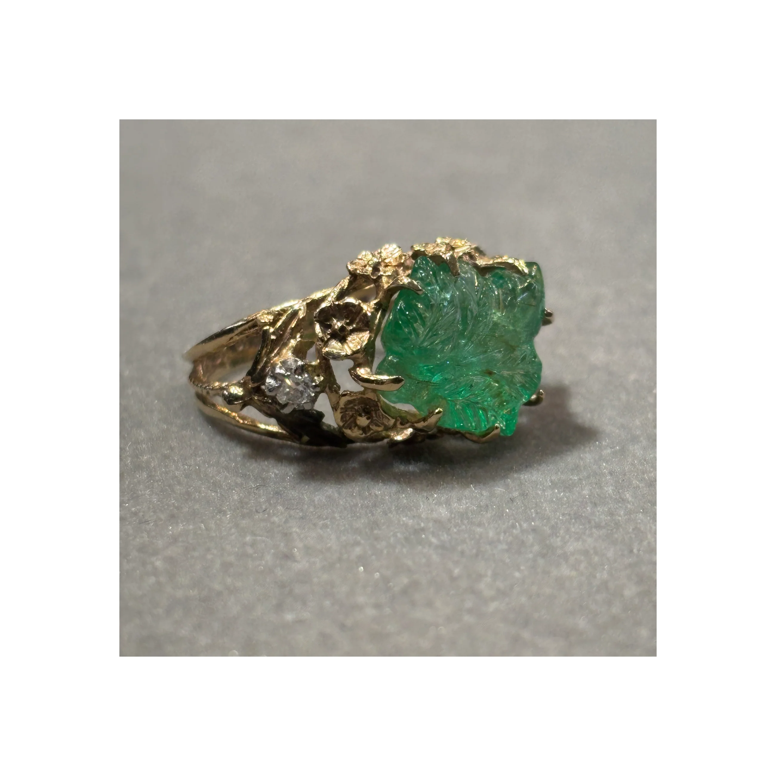 Carved Emerald and Diamond Ring - Image 5