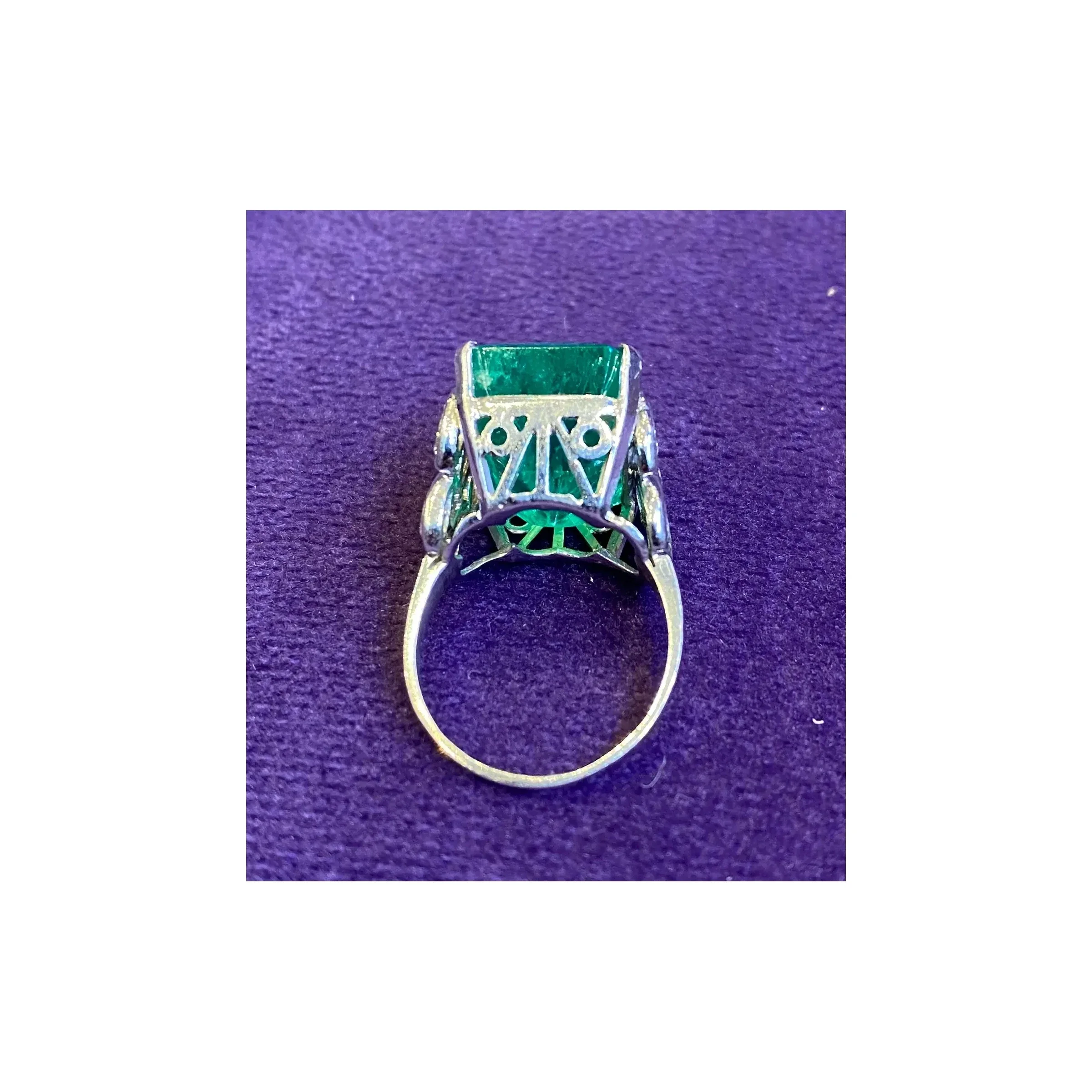 Certified Colombian Emerald and Diamond Ring - Image 4