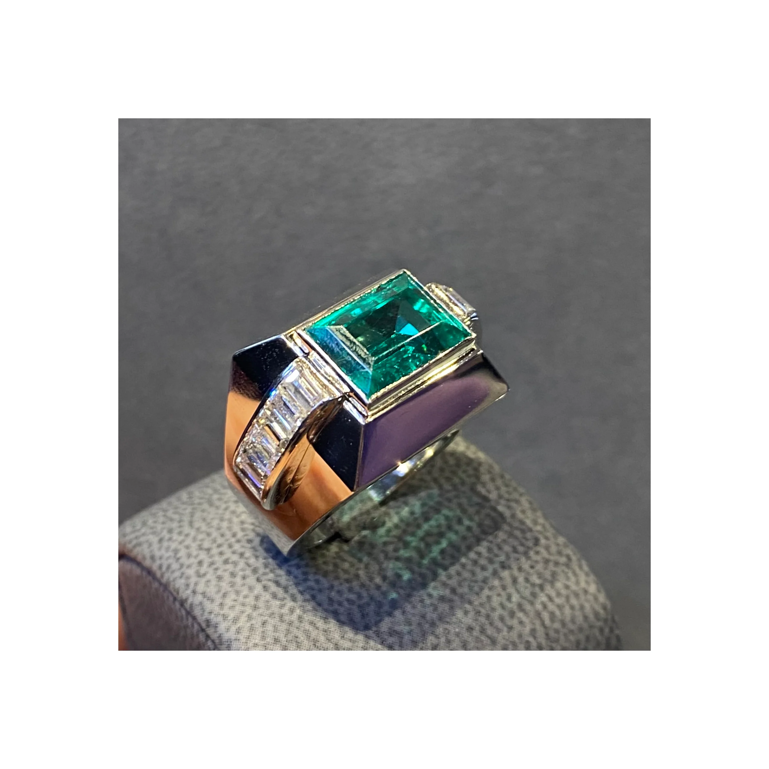 David Webb Colombian Emerald & Diamond Men's Ring - Image 8