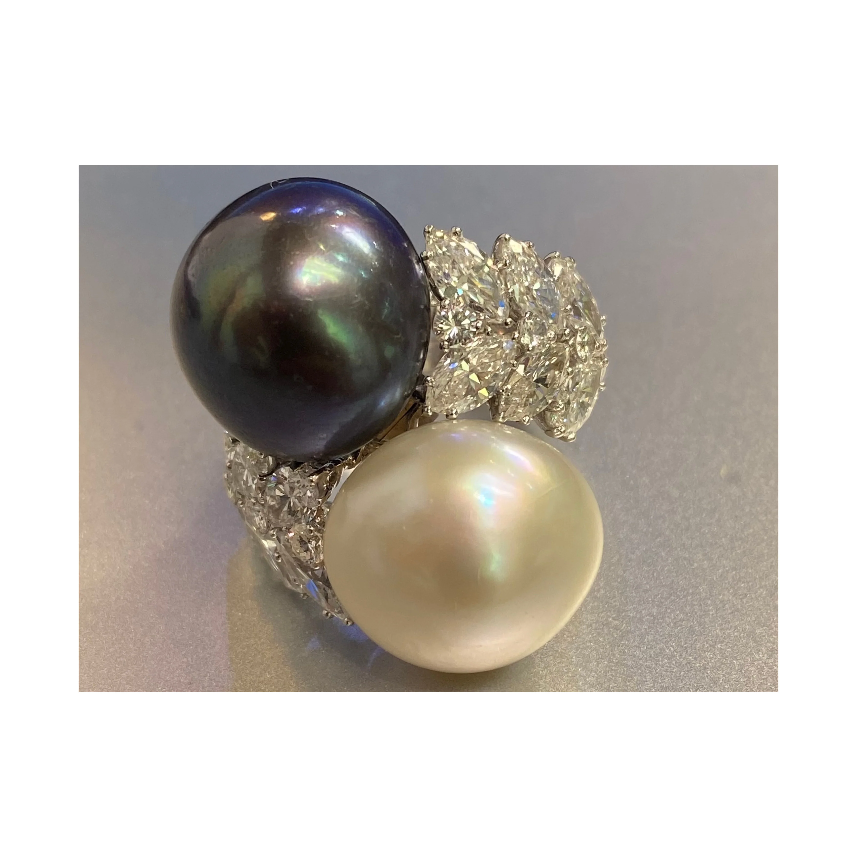 David Webb White and Black Pearl You & Me Ring - Image 5