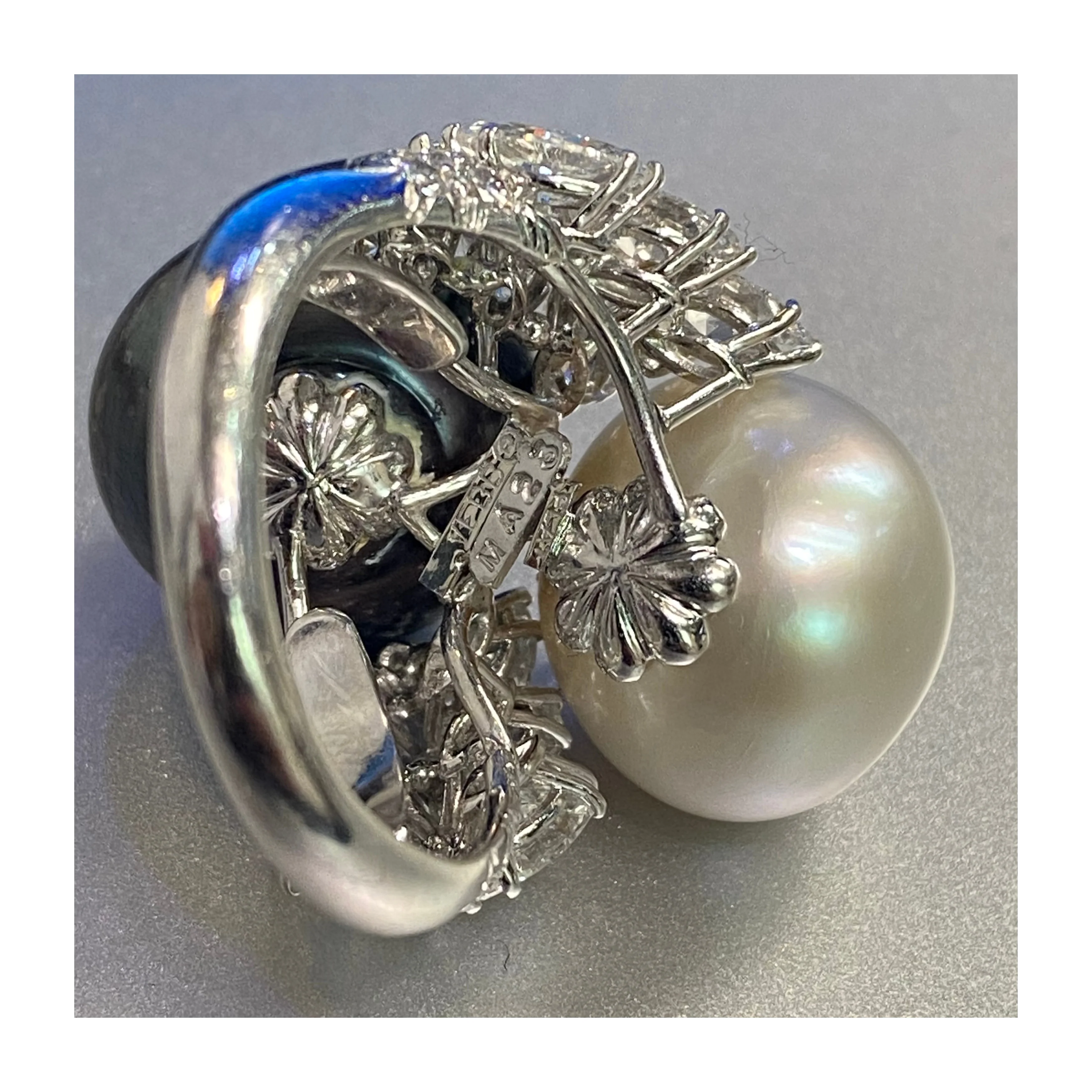David Webb White and Black Pearl You & Me Ring - Image 6