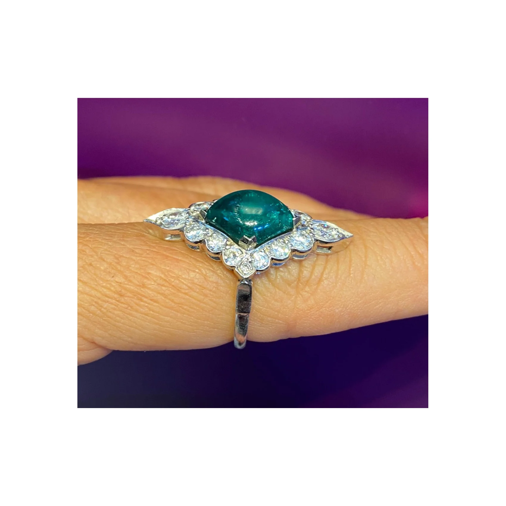 Certified Cabochon Colombian Emerald & Diamond Ring - Image 4