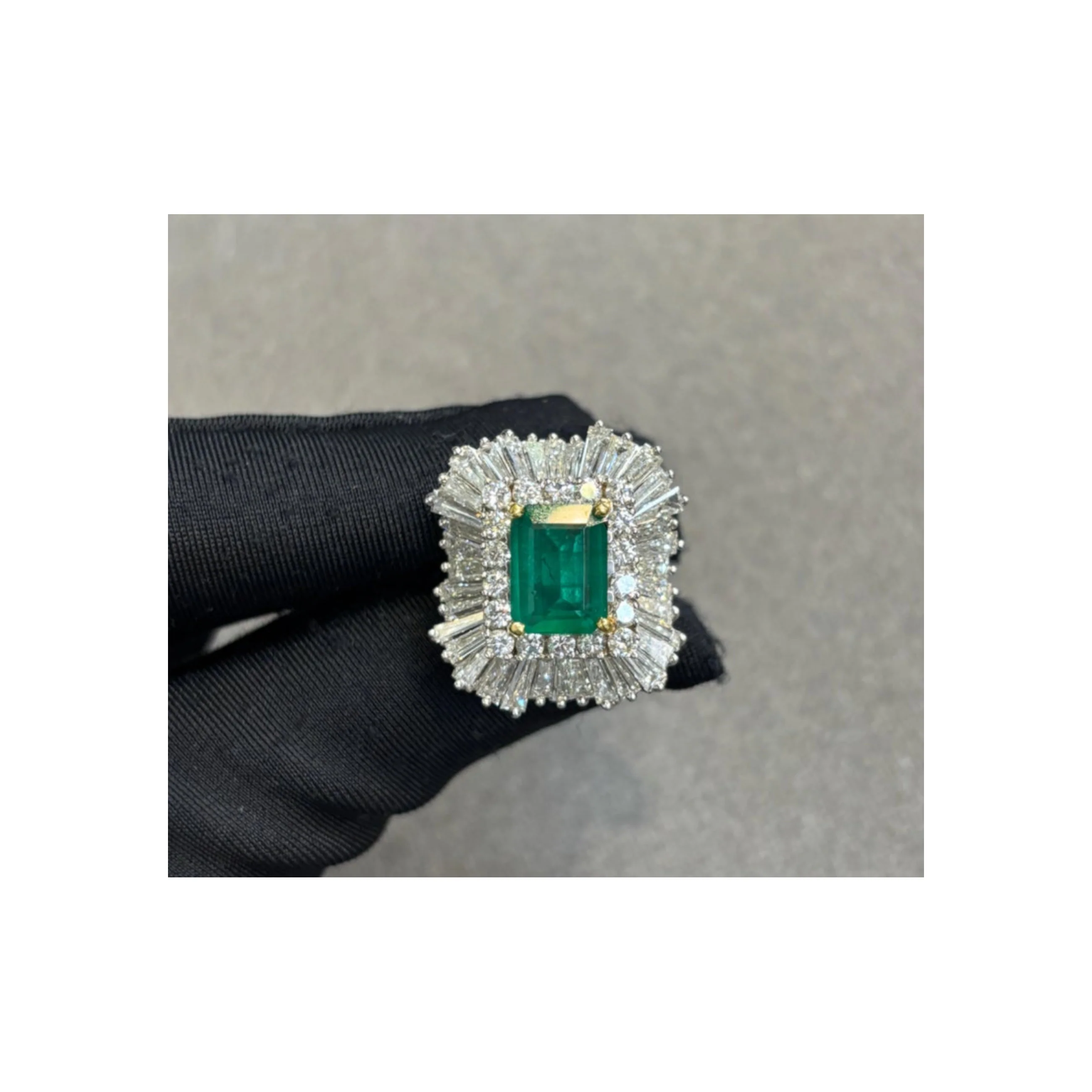 Emerald Ballerina Ring - Image 4