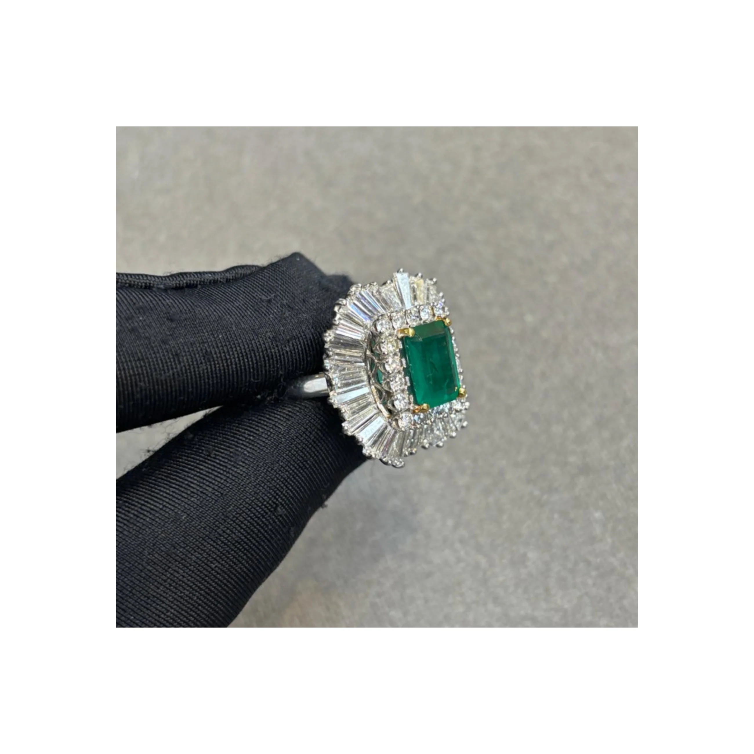 Emerald Ballerina Ring - Image 5