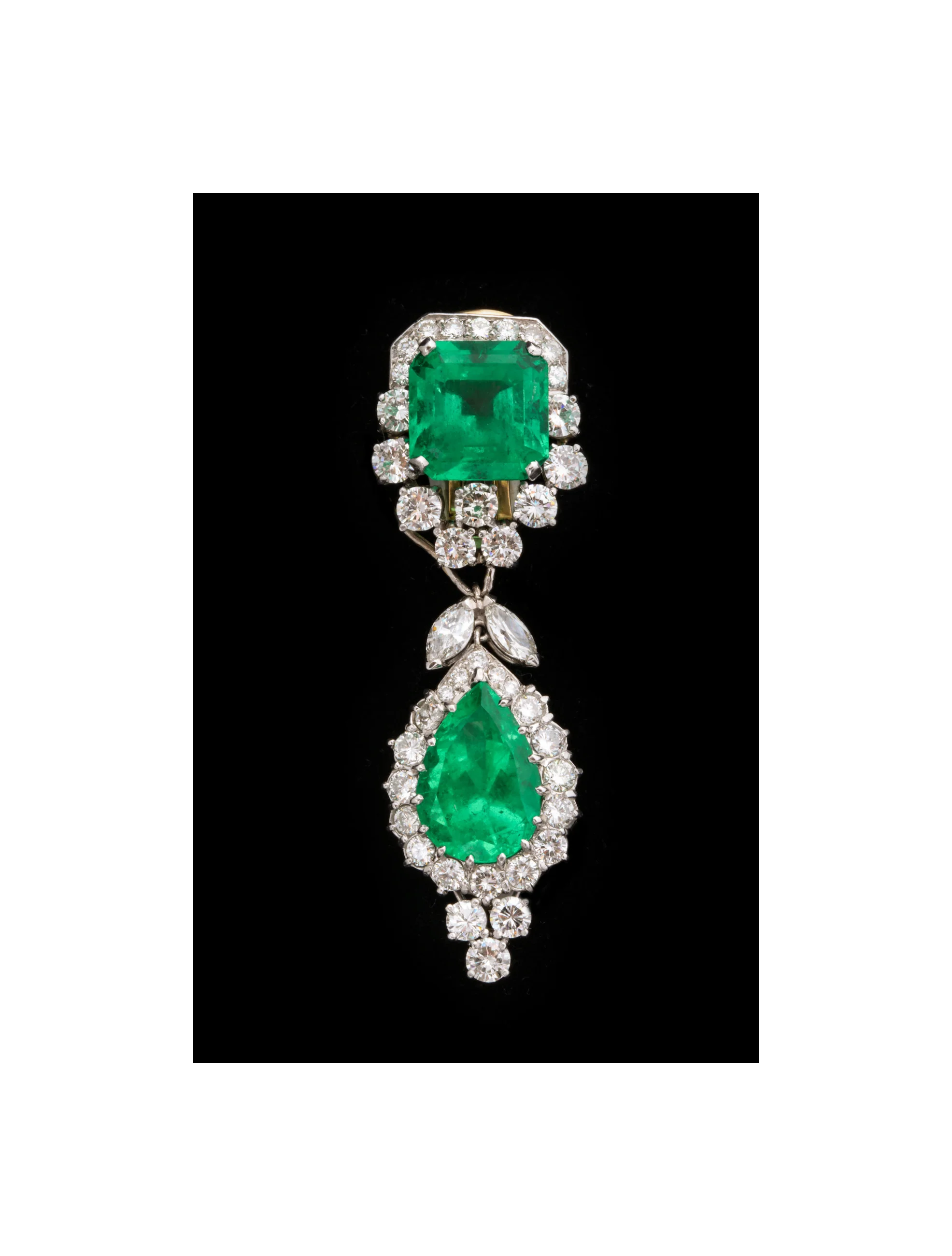 Important Emerald and Diamond Earrings - Image 11