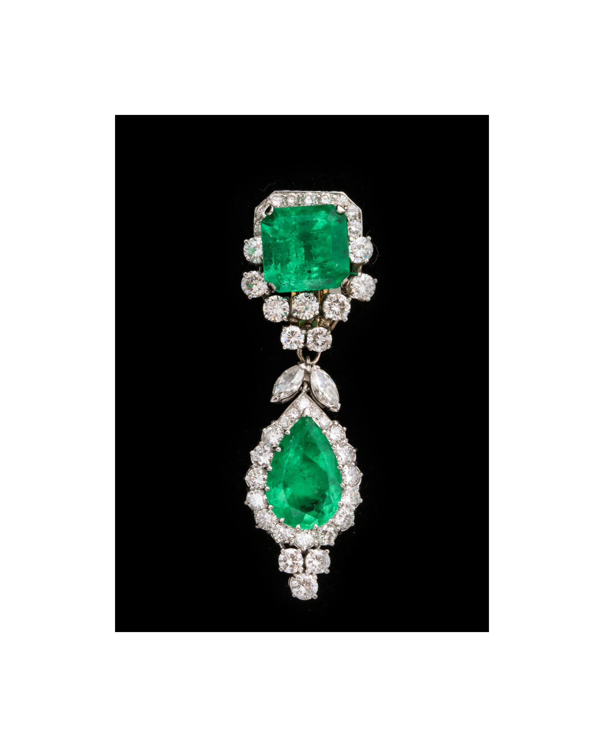 Important Emerald and Diamond Earrings - Image 9