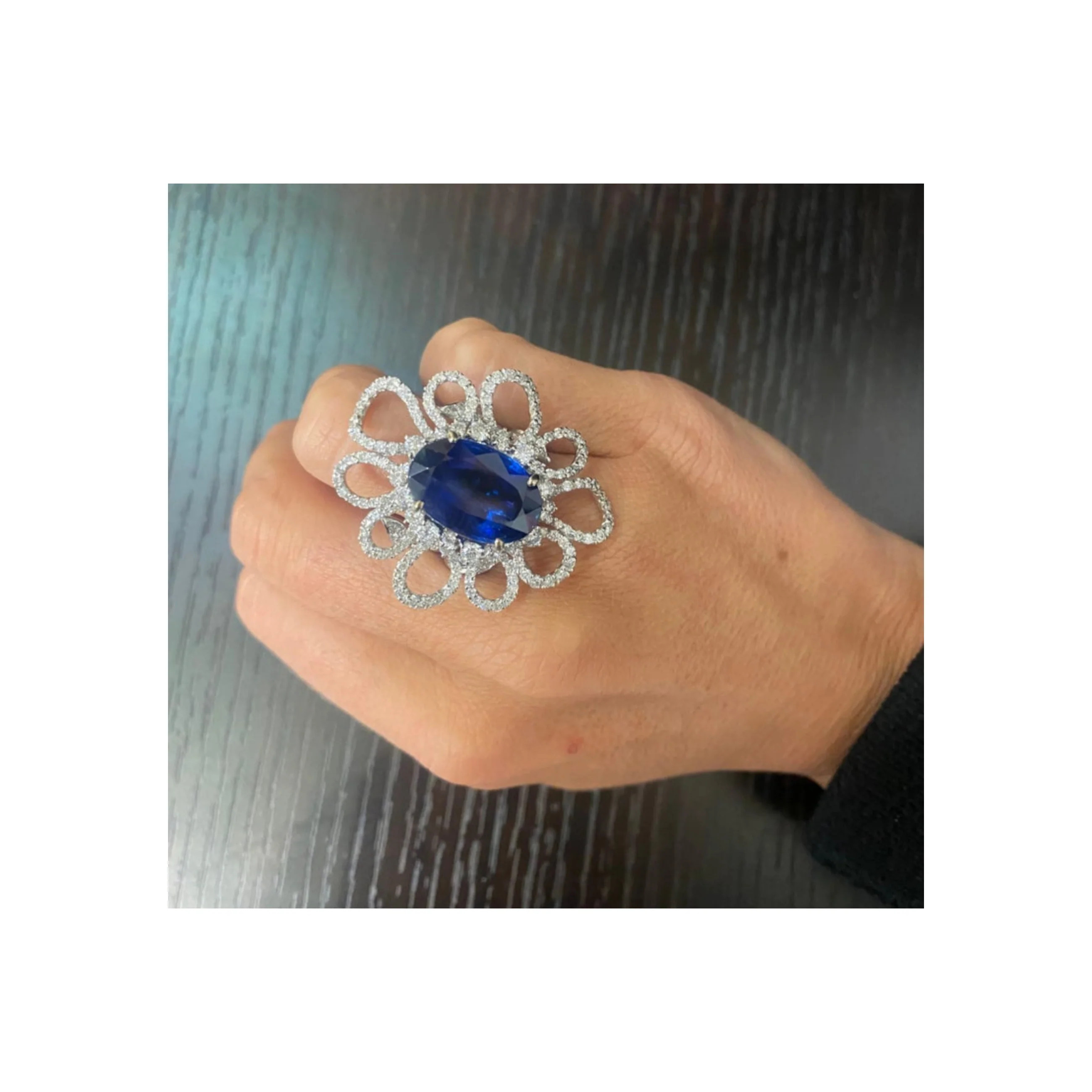 Flower Motif Sapphire & Diamond Ring - Image 3