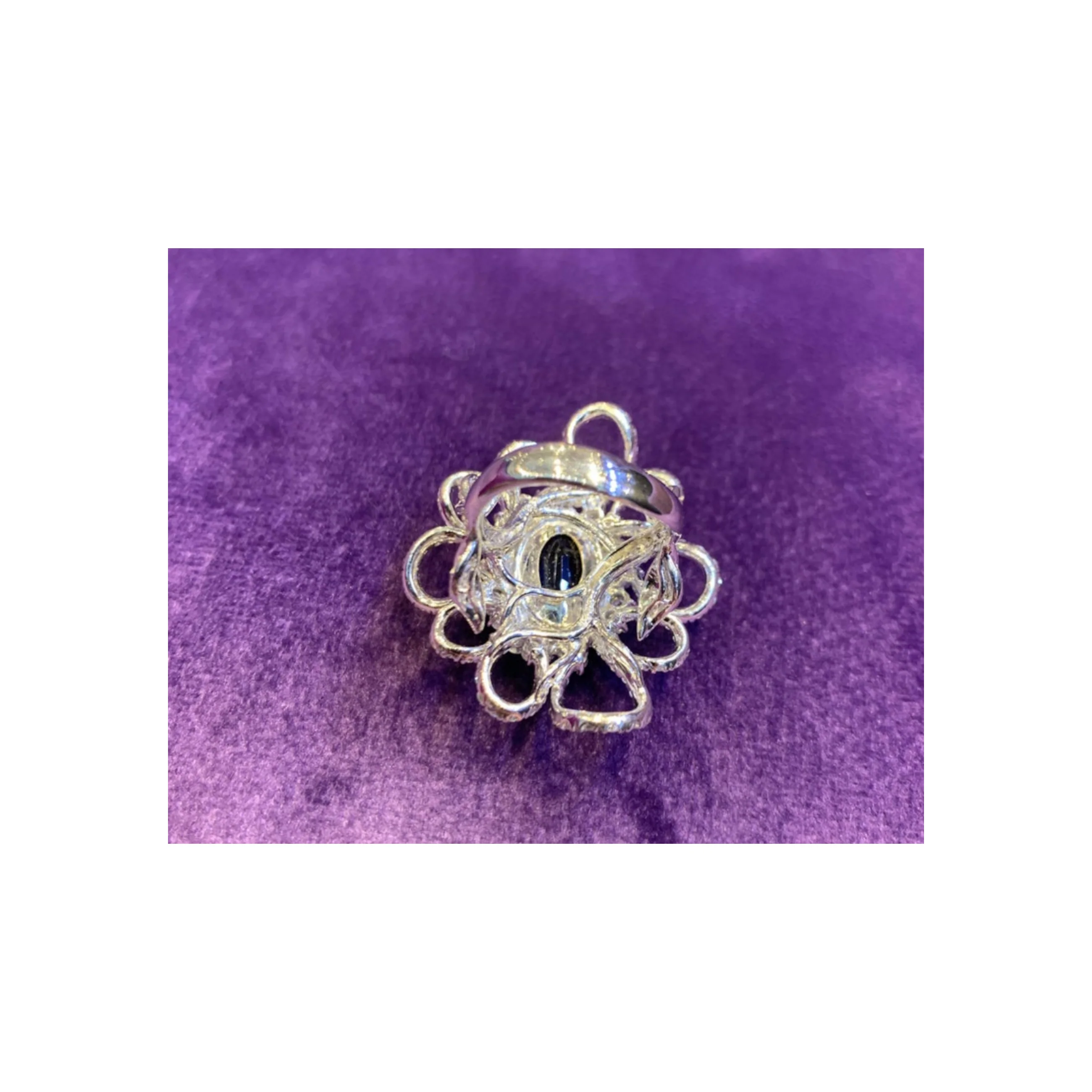 Flower Motif Sapphire & Diamond Ring - Image 8