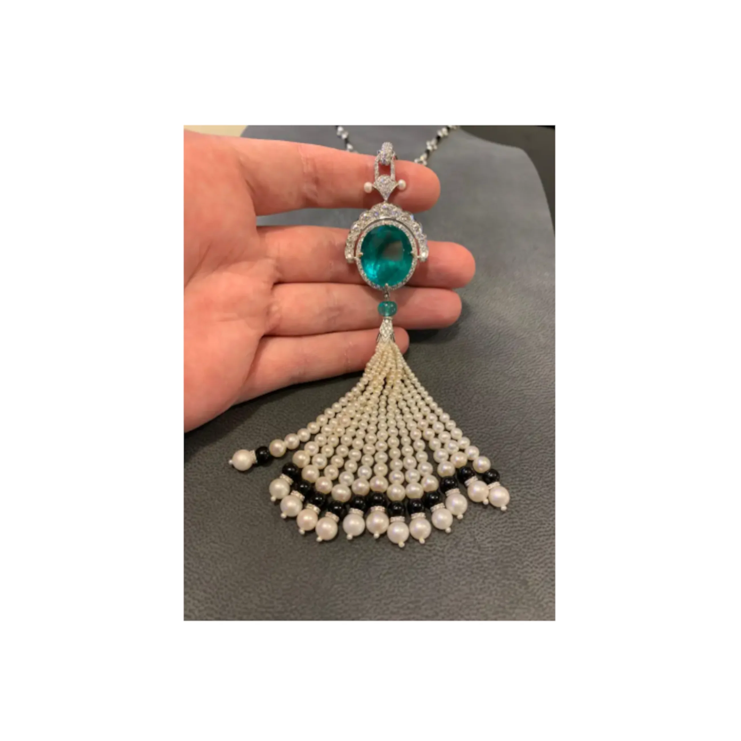 Important 21.70 Carat Colombian Emerald Tassel Sautoir Necklace - Image 8