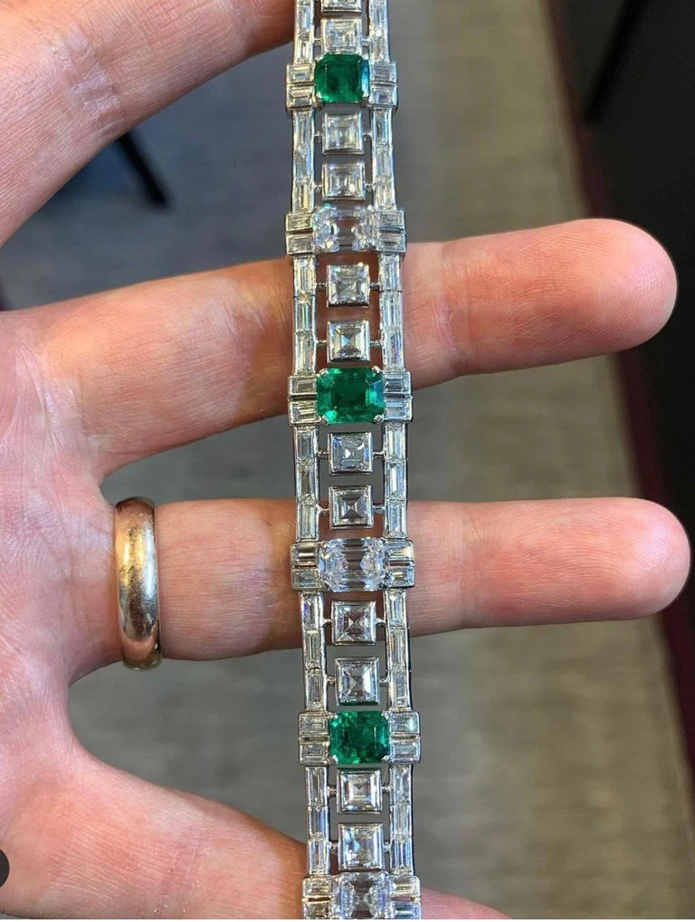 Important Bvlgari Diamond and Emerald Bracelet - Image 7