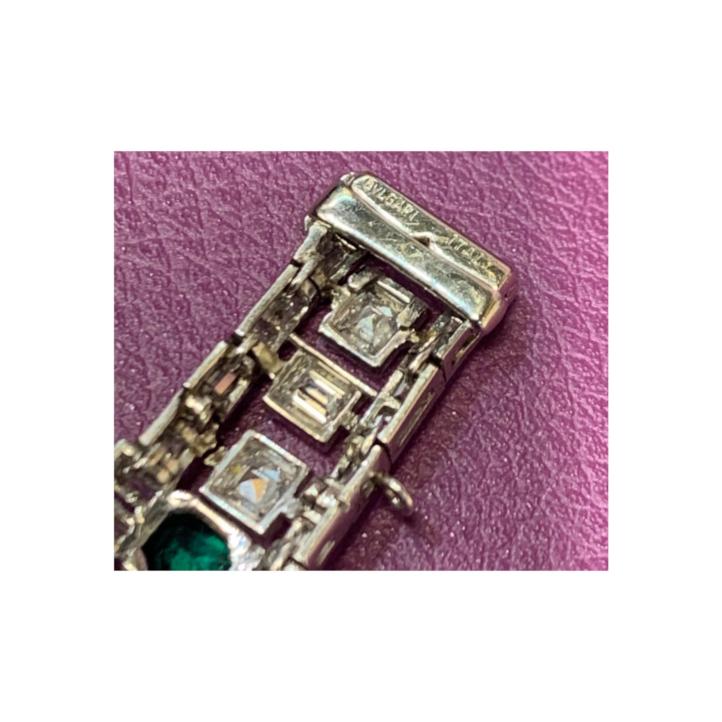 Important Bvlgari Diamond and Emerald Bracelet - Image 9