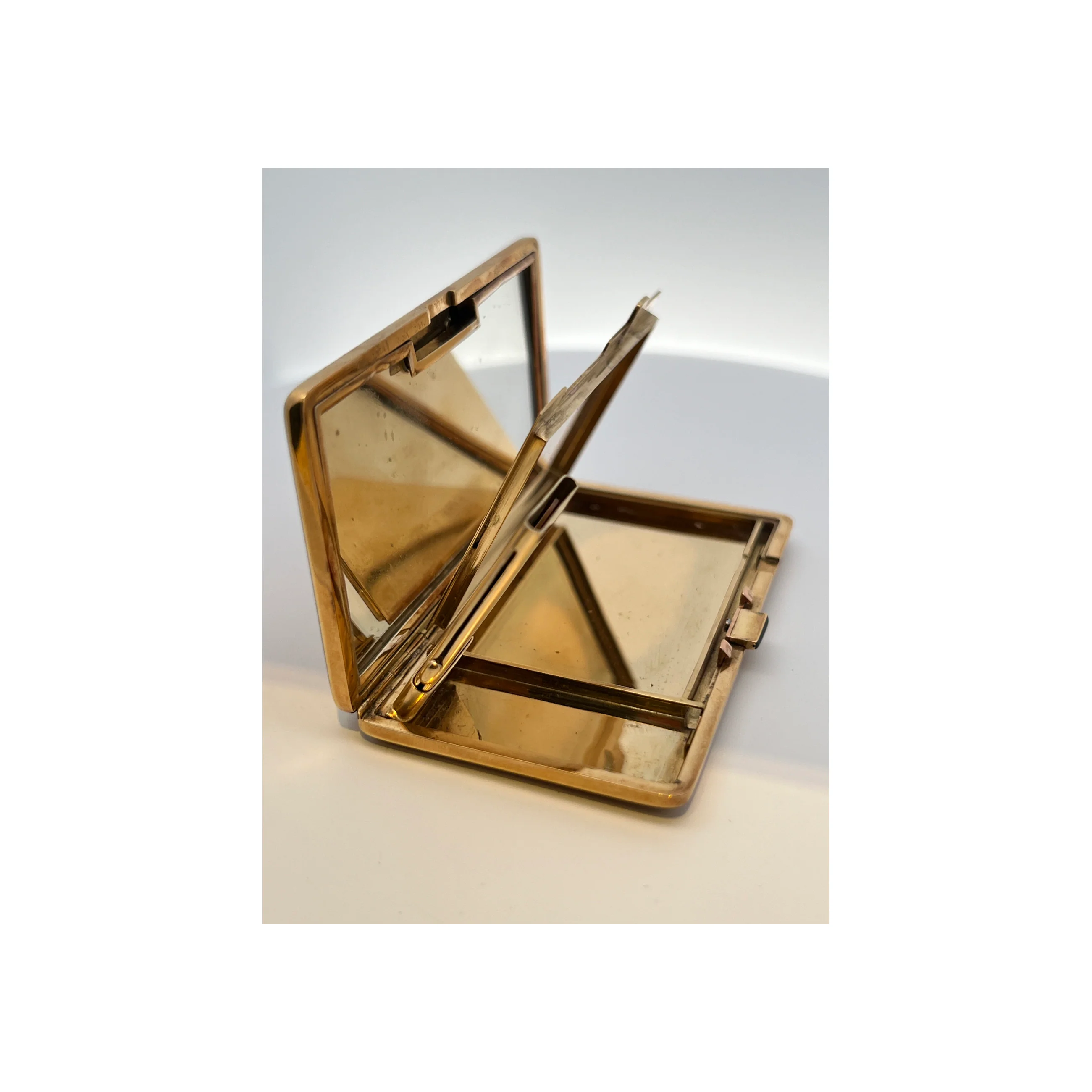 Janesich Gold and Enamel Compact - Image 7