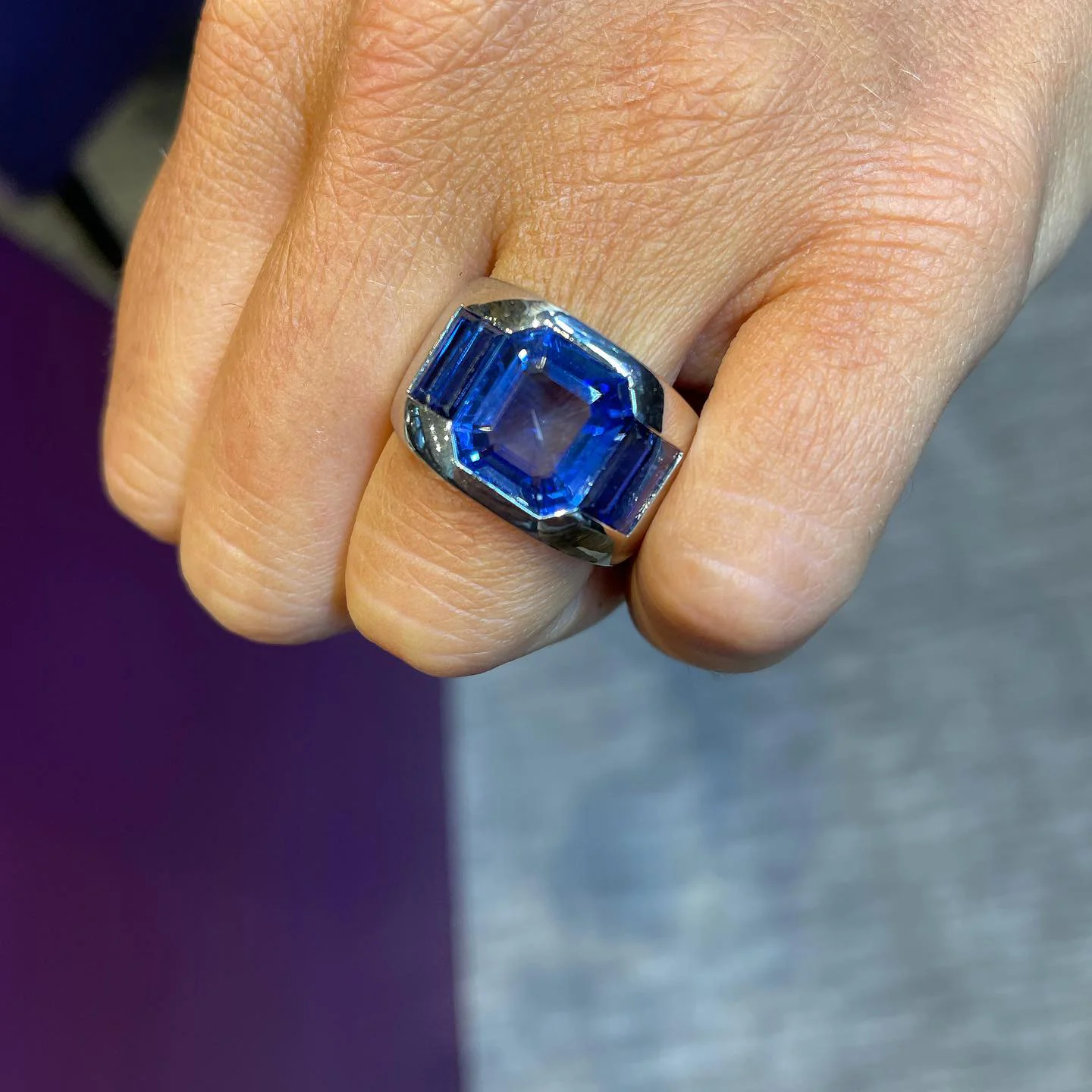 Men's Bvlgari Blue Sapphire Three Stone Men's Ring - Image 4