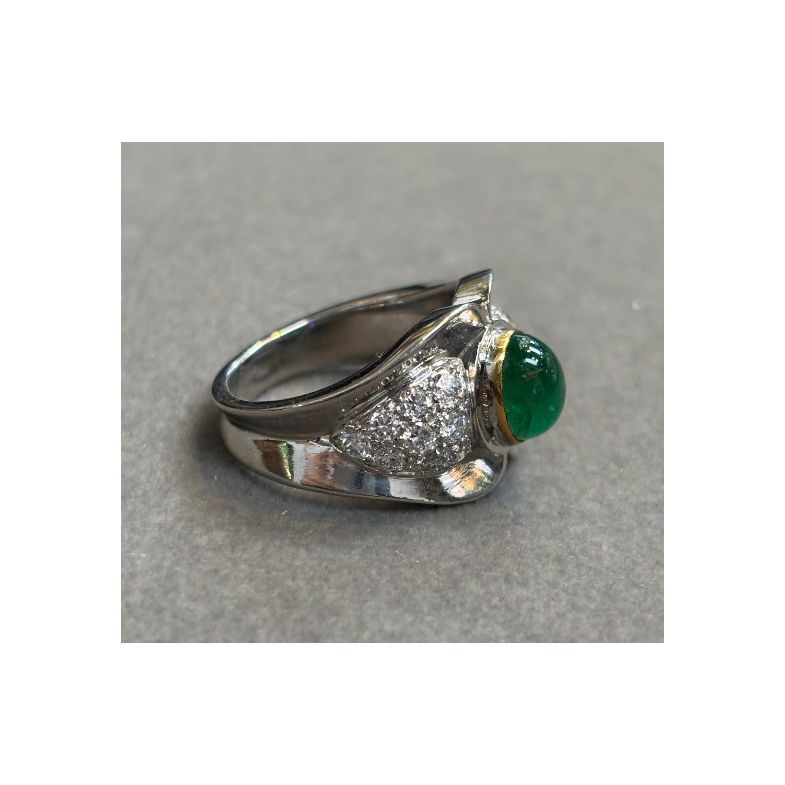 Men's Cabochon Emerald and Diamond Ring - Image 8