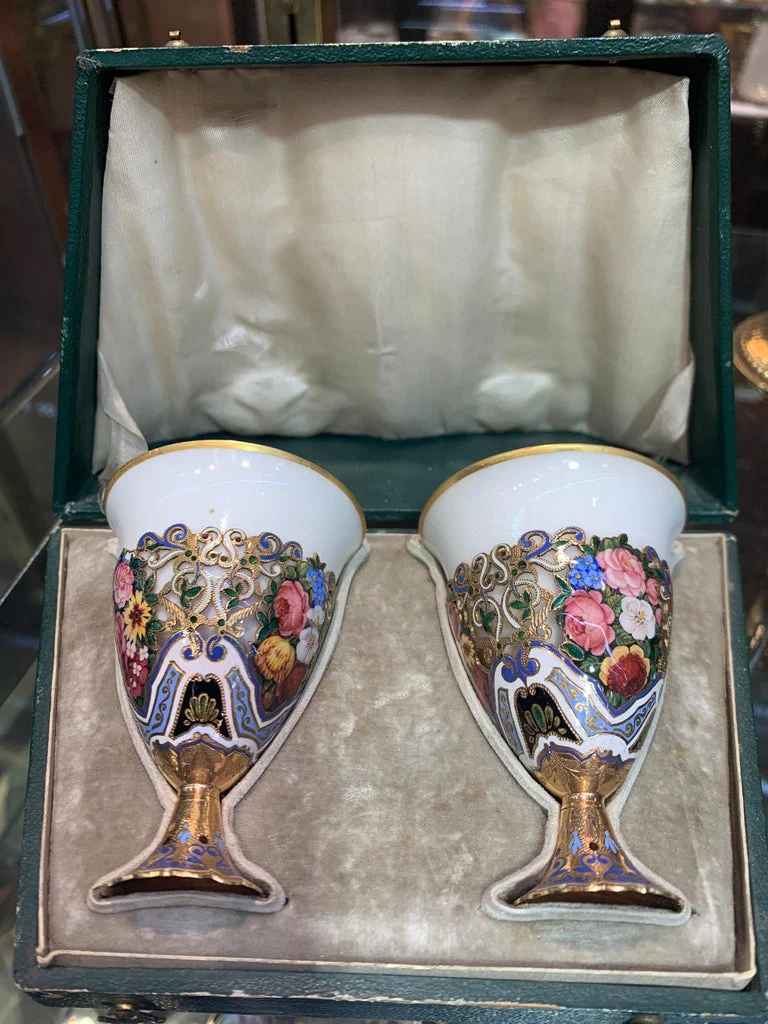 Museum Quality Pair of Gold and Enamel Zarfs - Image 4