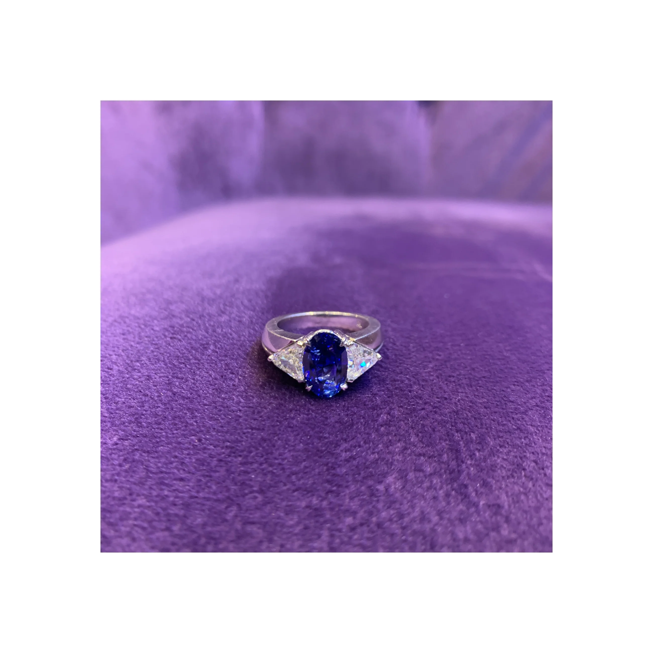 Natural Sapphire & Diamond Three Stone Ring - Image 8