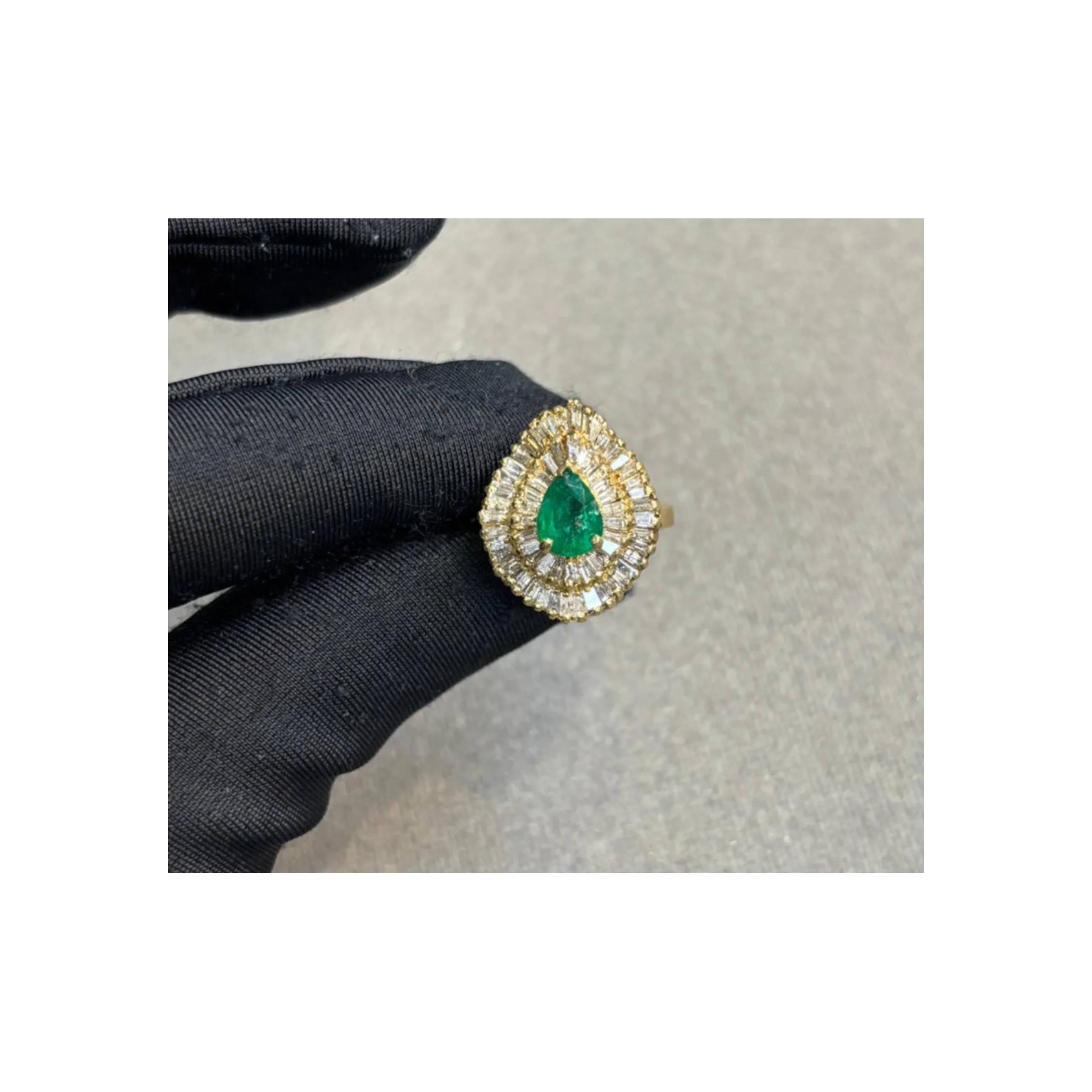 Pear Shape Emerald Ballerina Ring - Image 4