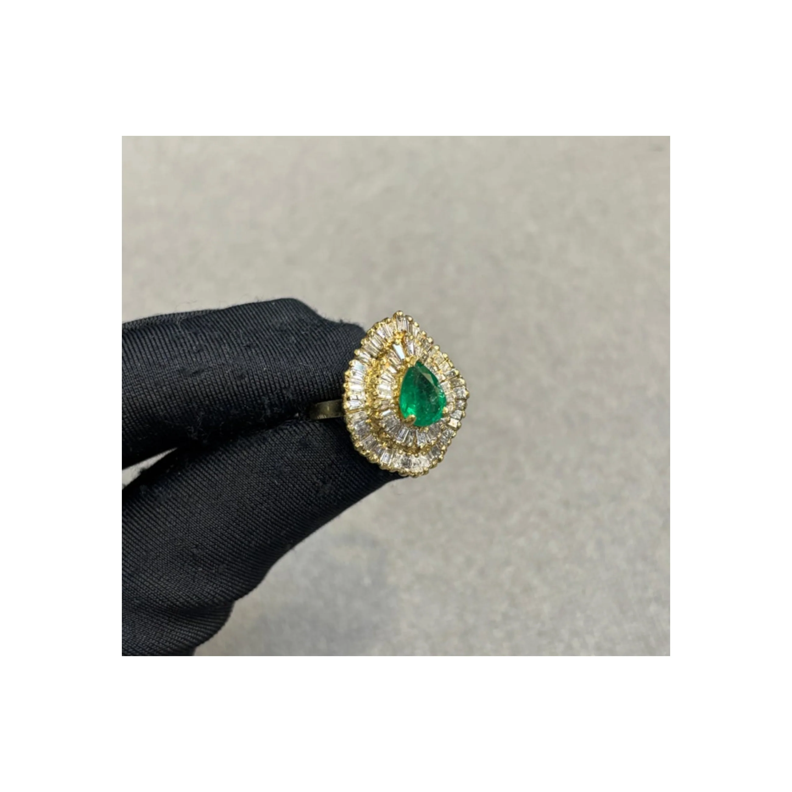 Pear Shape Emerald Ballerina Ring - Image 5