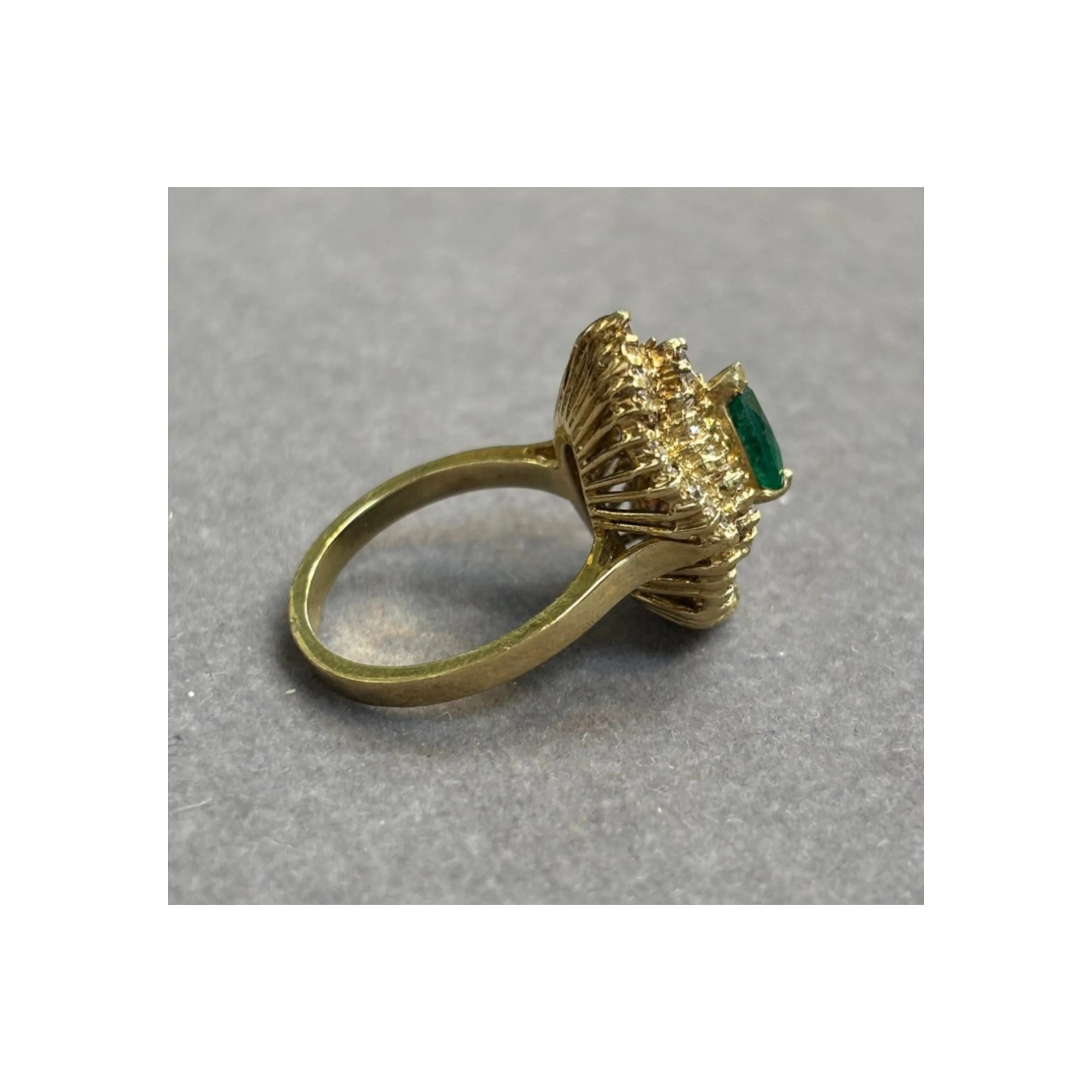 Pear Shape Emerald Ballerina Ring - Image 7