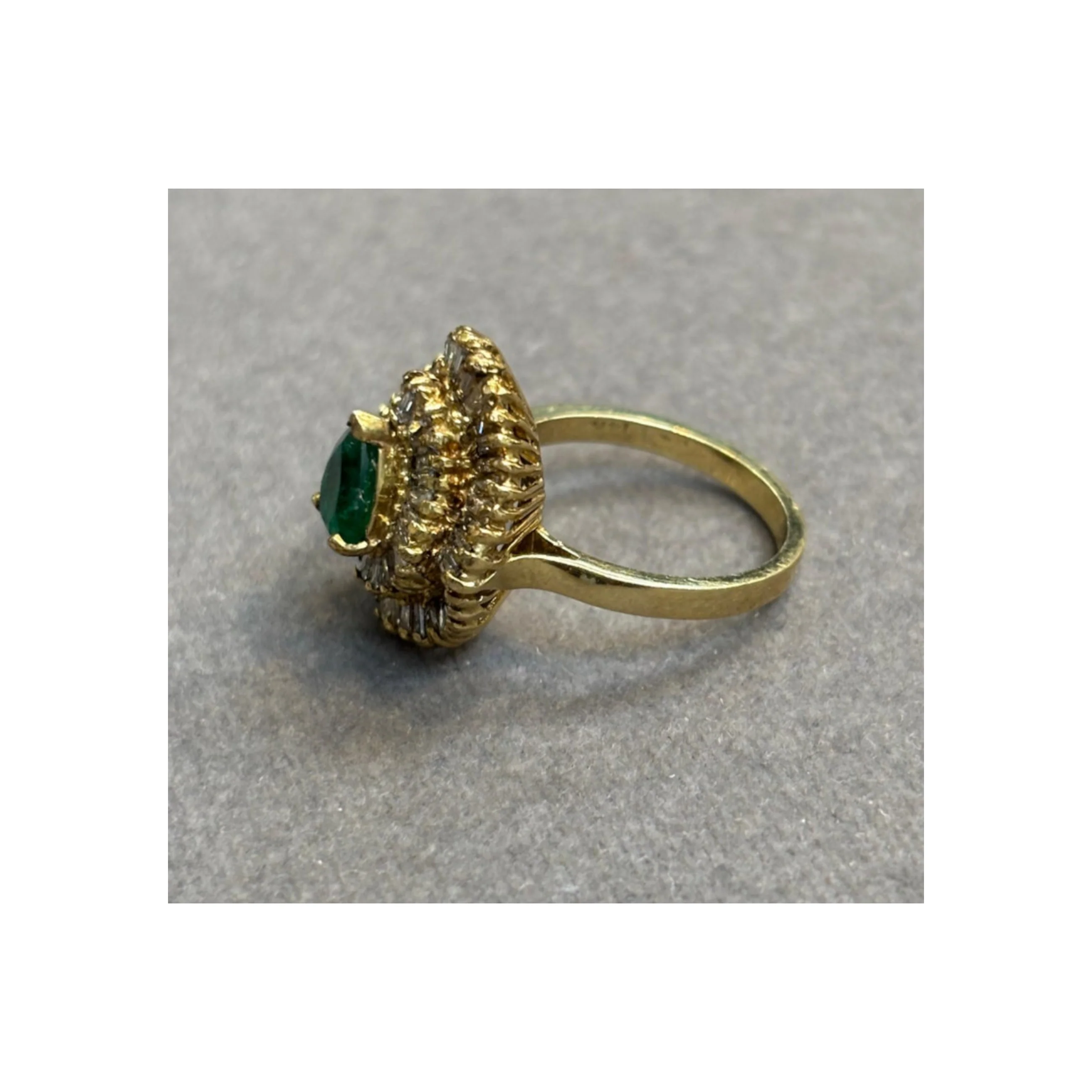 Pear Shape Emerald Ballerina Ring - Image 9
