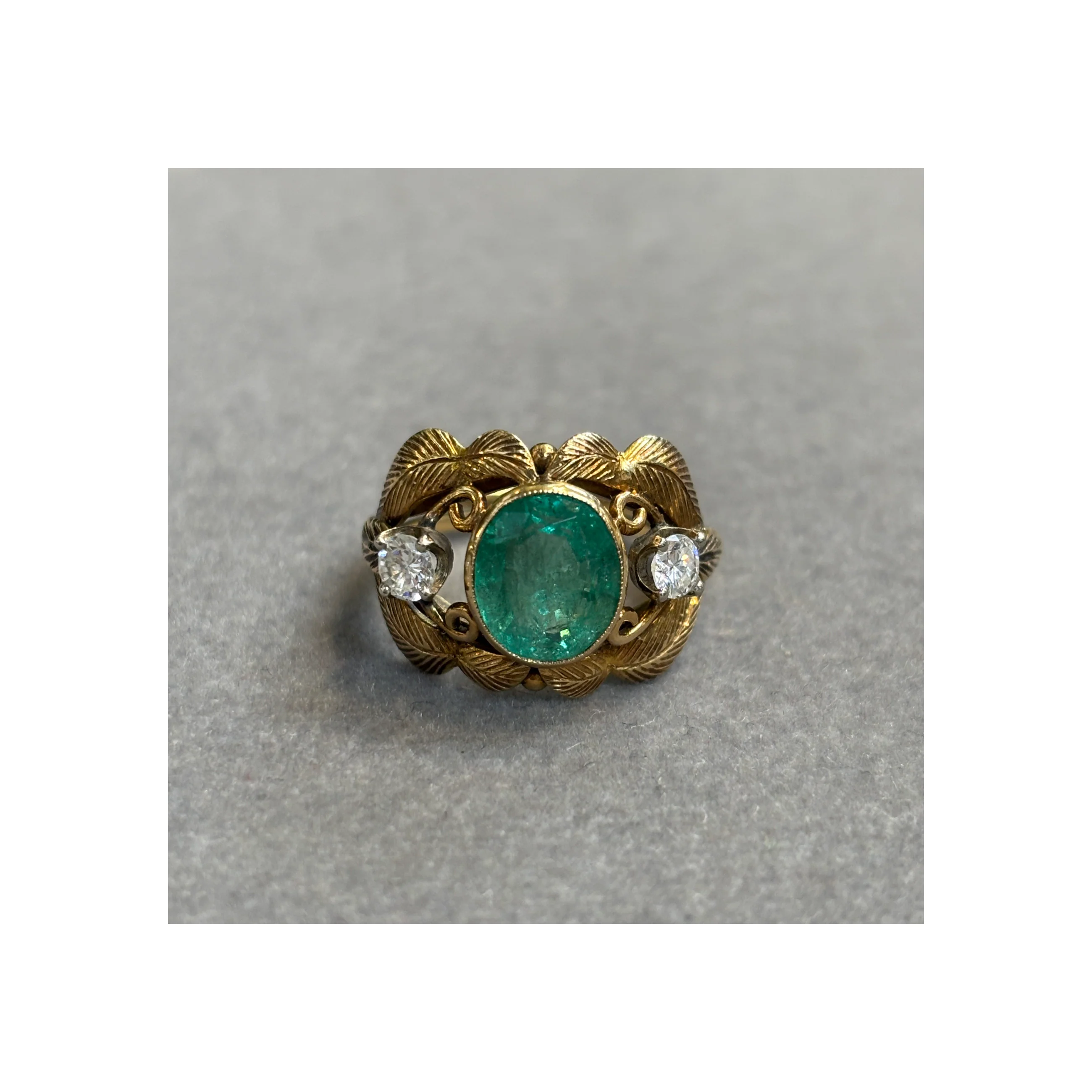 Retro Emerald and Diamond Ring - Image 9