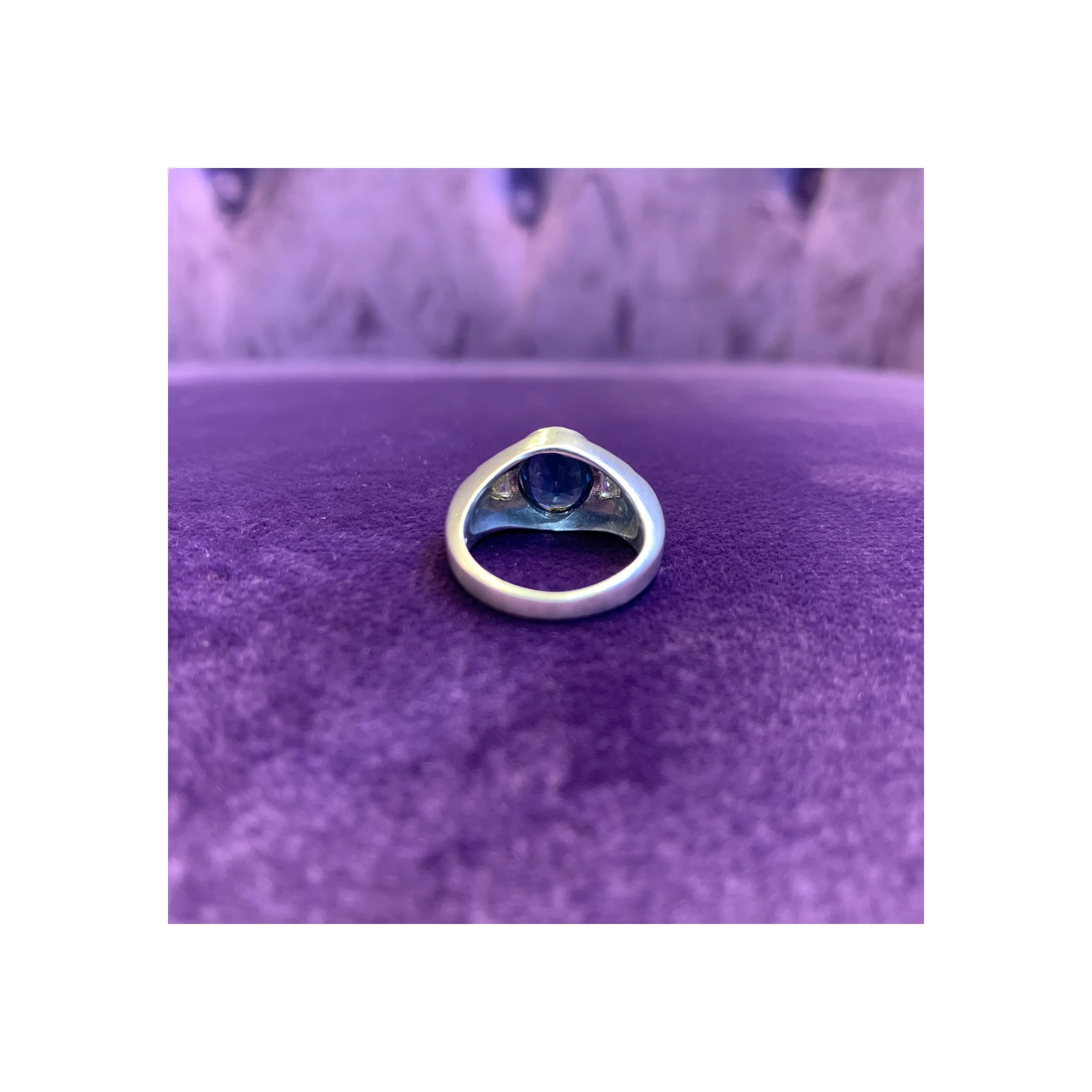 Sapphire & Diamond Three Stone Ring - Image 5