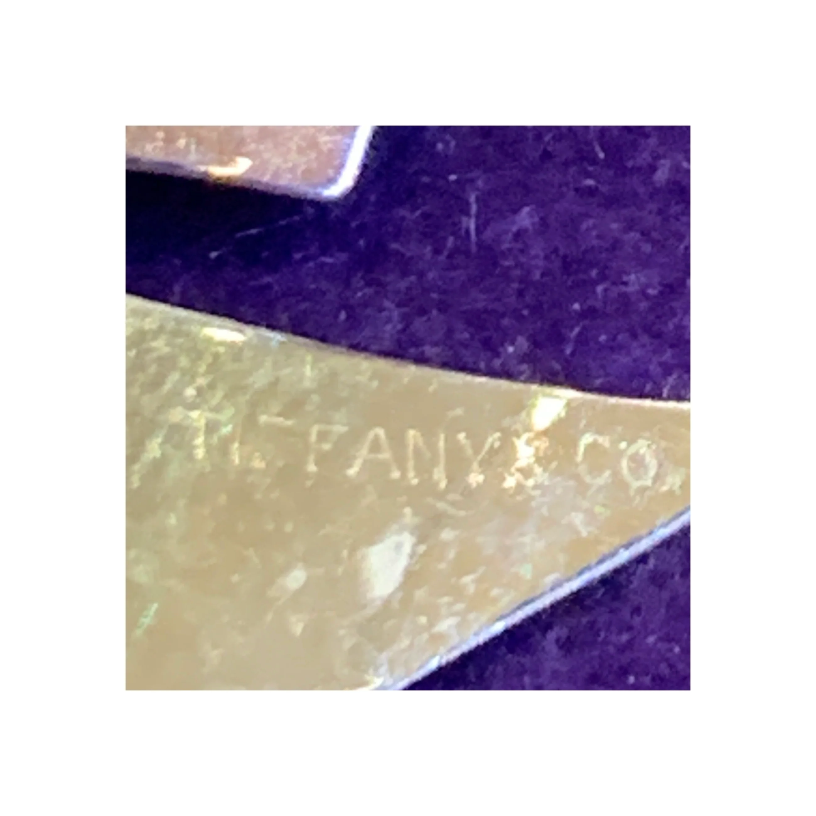Tiffany & Co. Retro Diamond and Two Tone Gold Ribbon Brooch - Image 6