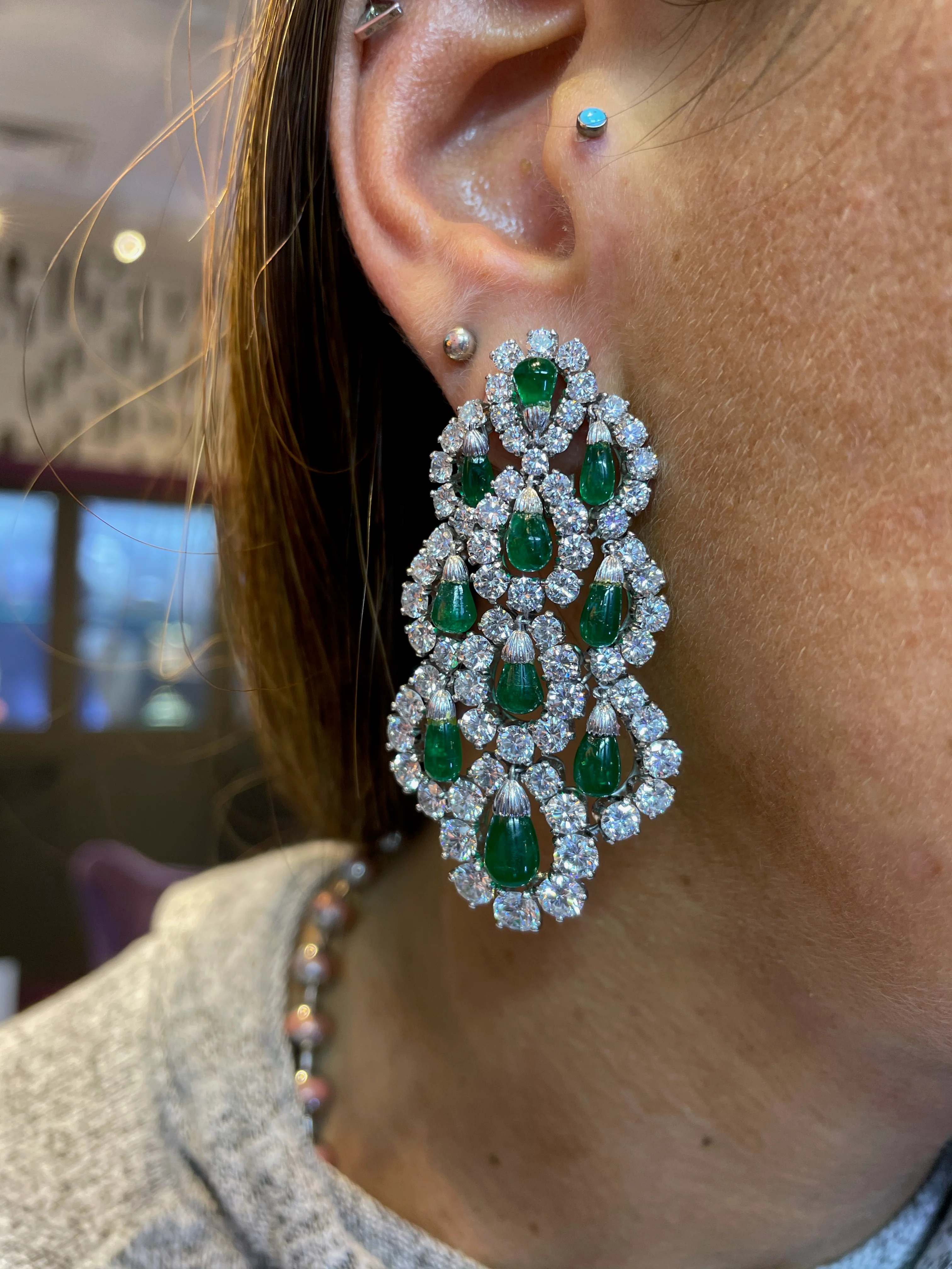 Van Cleef and Arpels Diamond and Emerald Earrings - Image 3