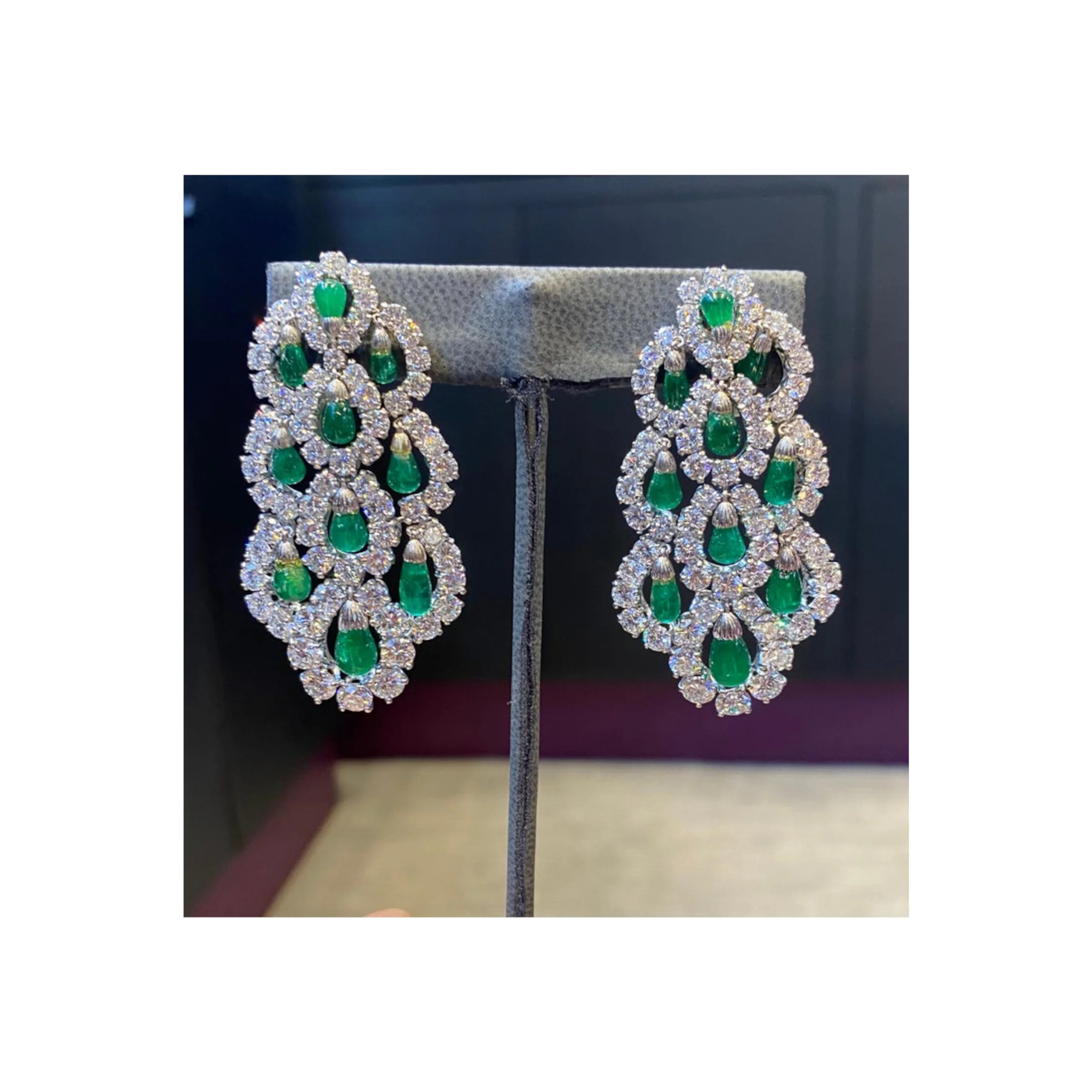 Van Cleef and Arpels Diamond and Emerald Earrings - Image 5