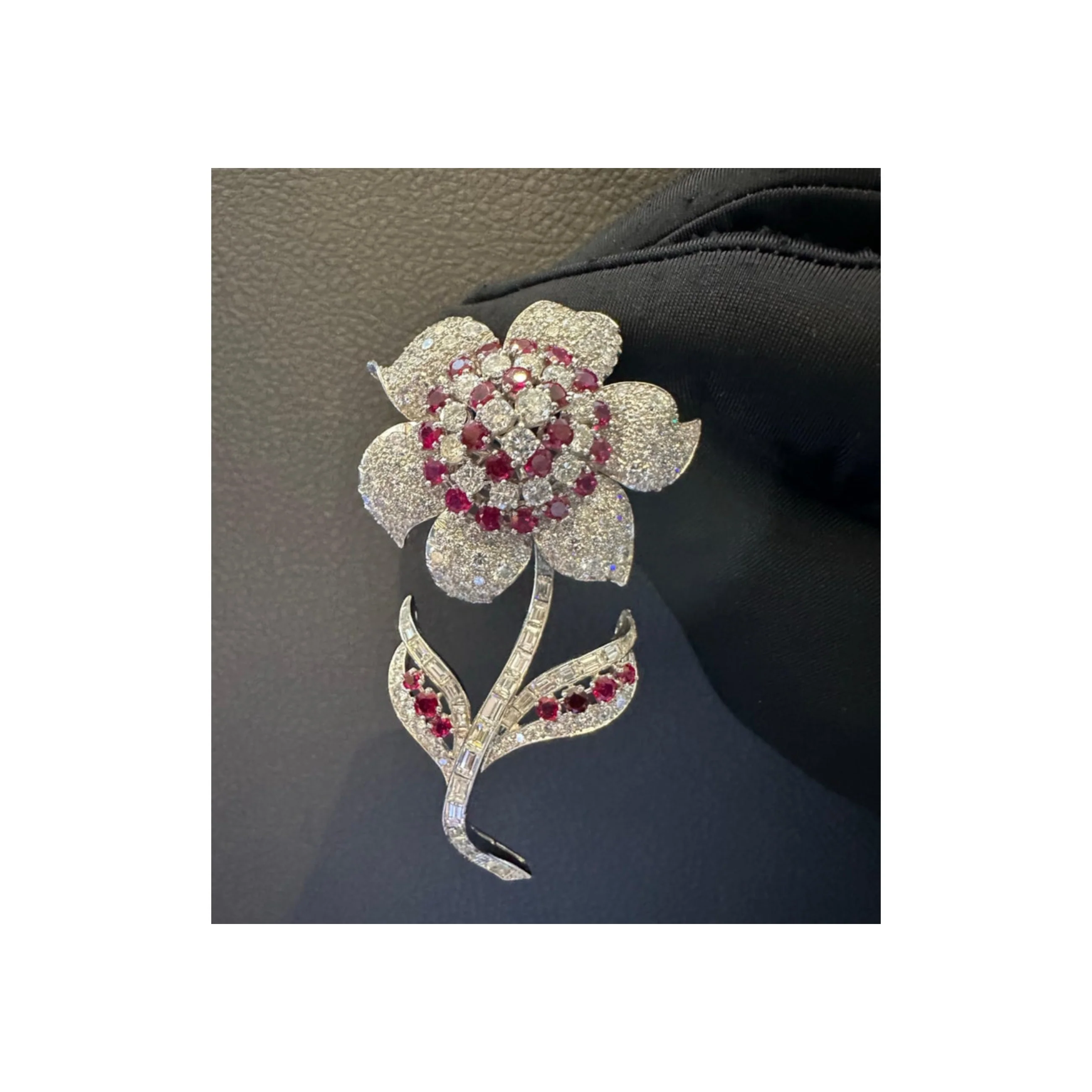 Van Cleef and Arpels Ruby and Diamond Flower Brooch - Image 2