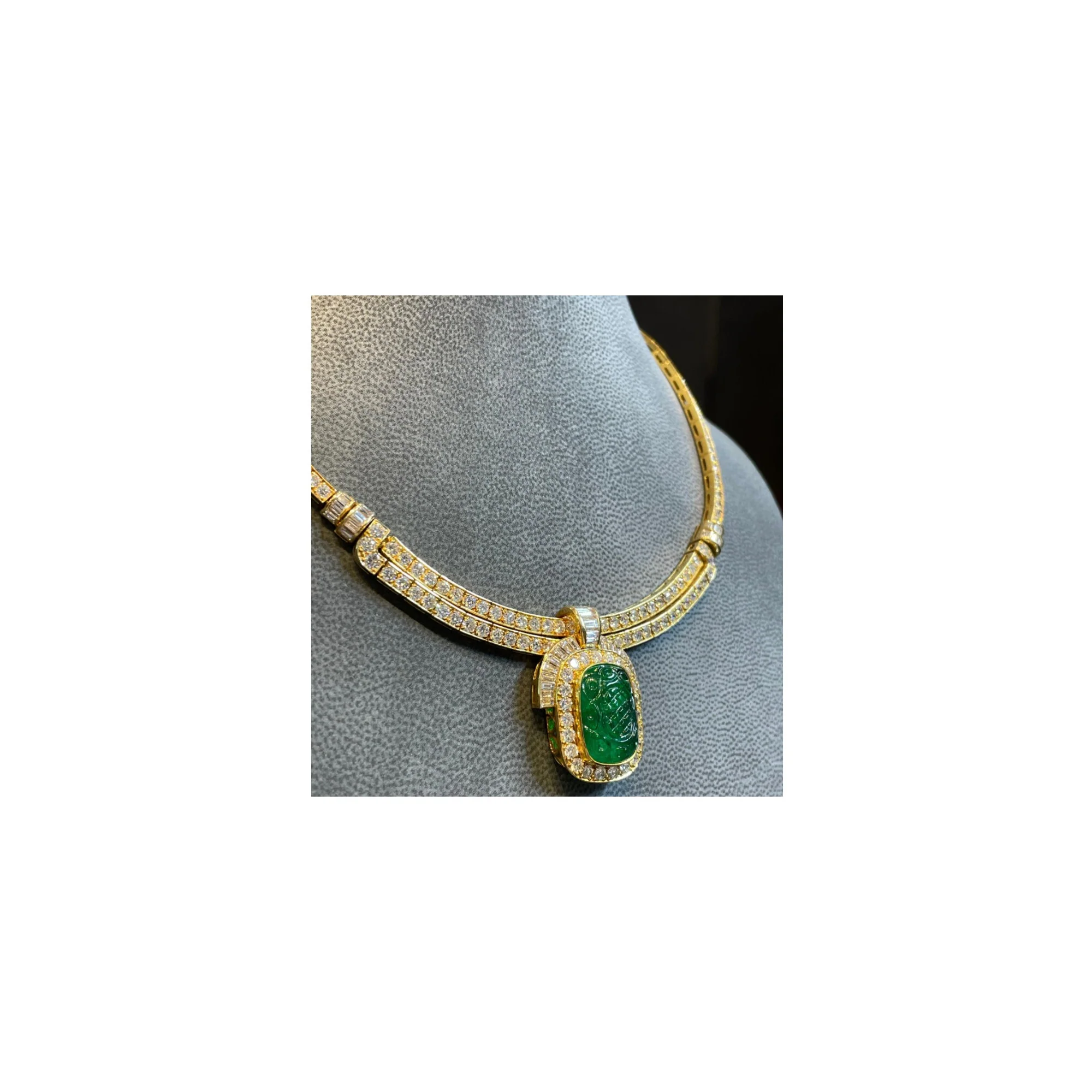 Van Cleef & Arpels Carved Emerald and Diamond Necklace - Image 3