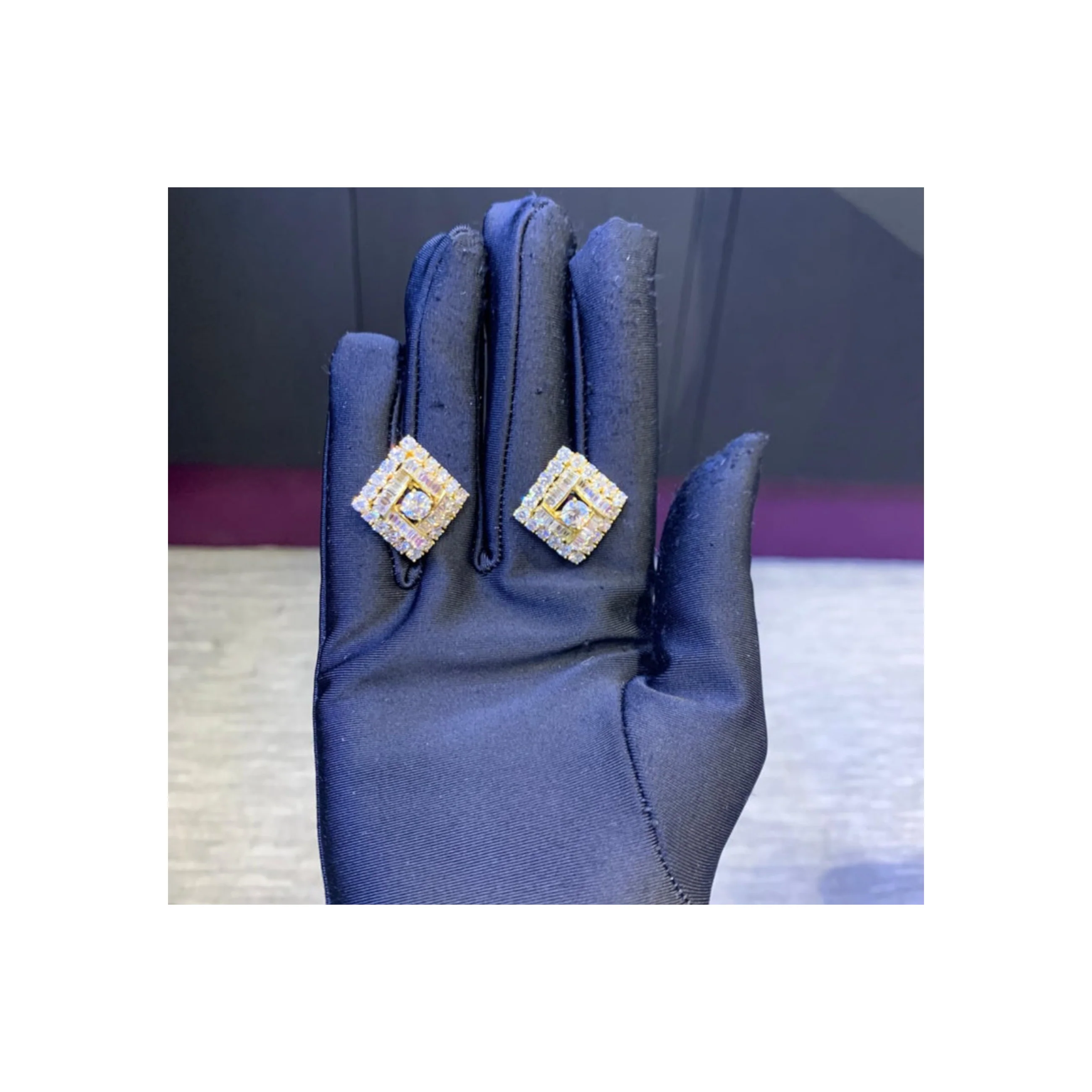 Van Cleef & Arpels Diamond Earrings - Image 4