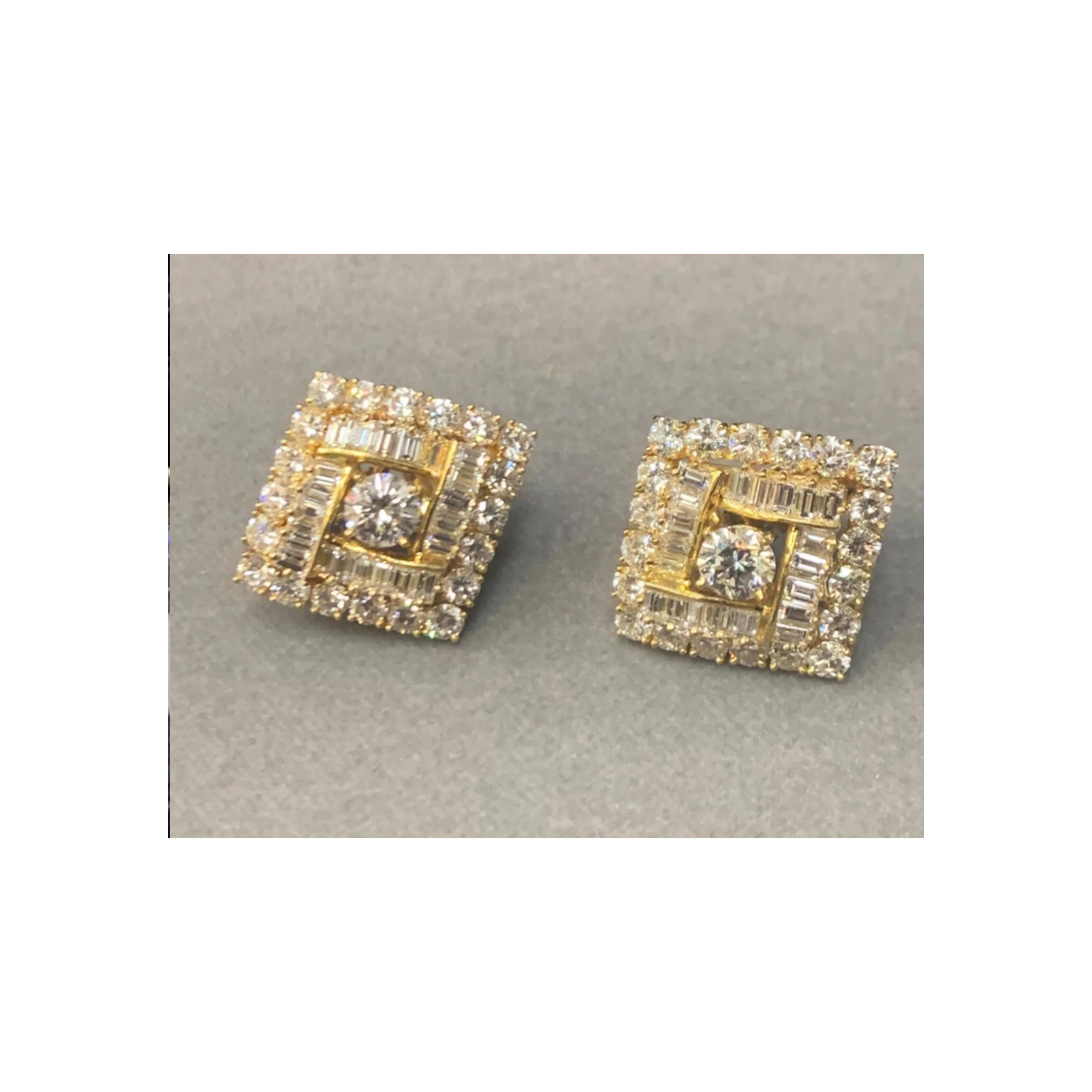 Van Cleef & Arpels Diamond Earrings - Image 7