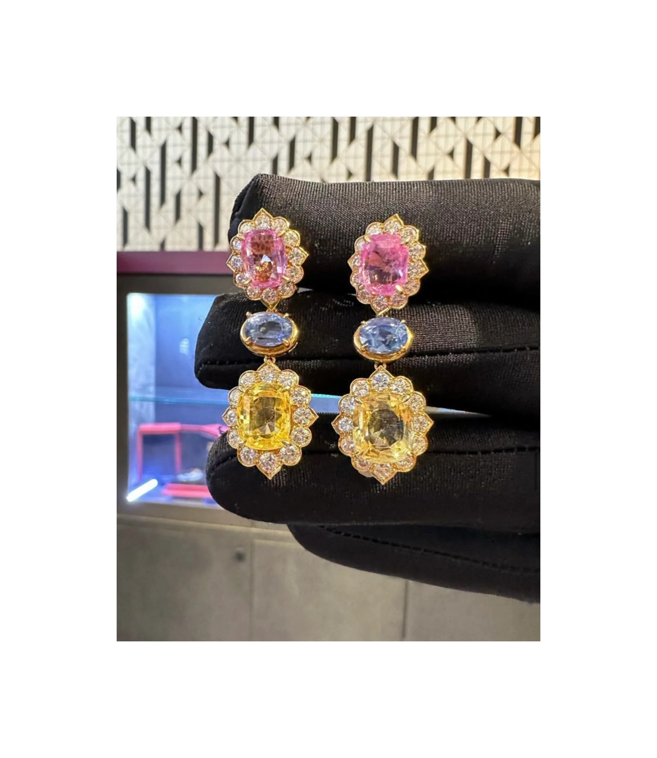 Van Cleef & Arpels Multi Color Sapphire Necklace & Earrings Set - Image 7