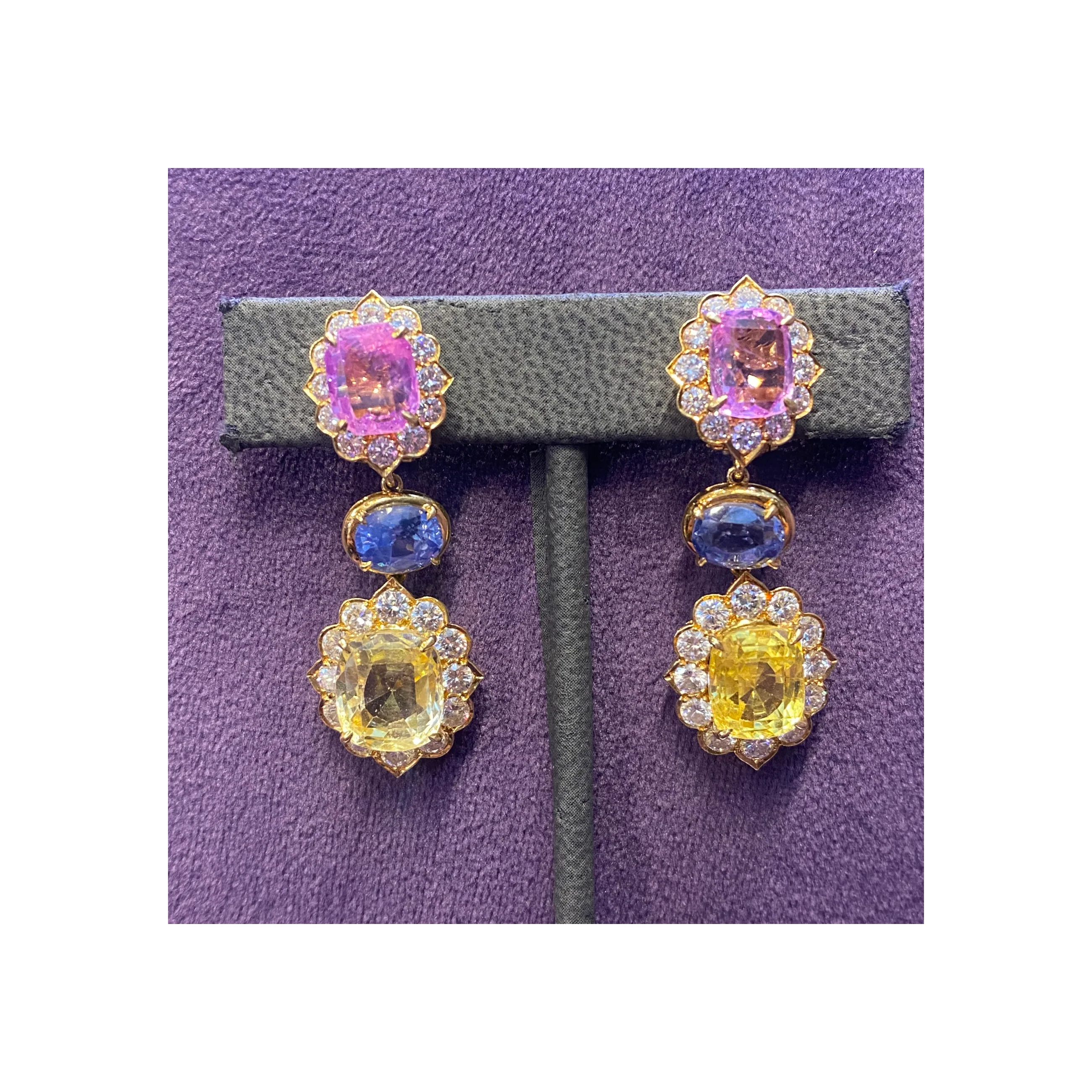 Van Cleef & Arpels Multi Color Sapphire Necklace & Earrings Set - Image 9