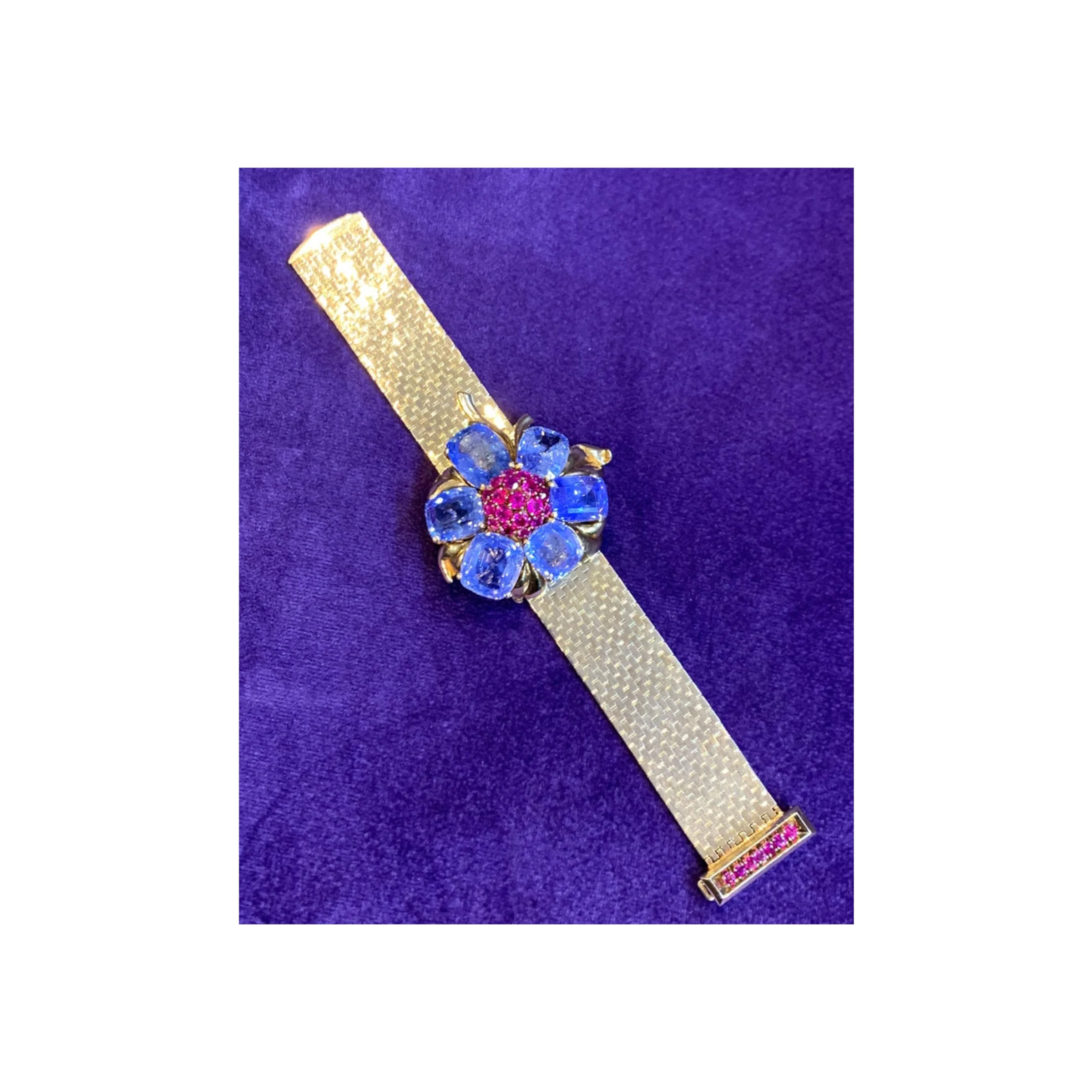 Rare and Iconic Van Cleef & Arpels Passe Partout Sapphire & Ruby Bracelet - Image 3
