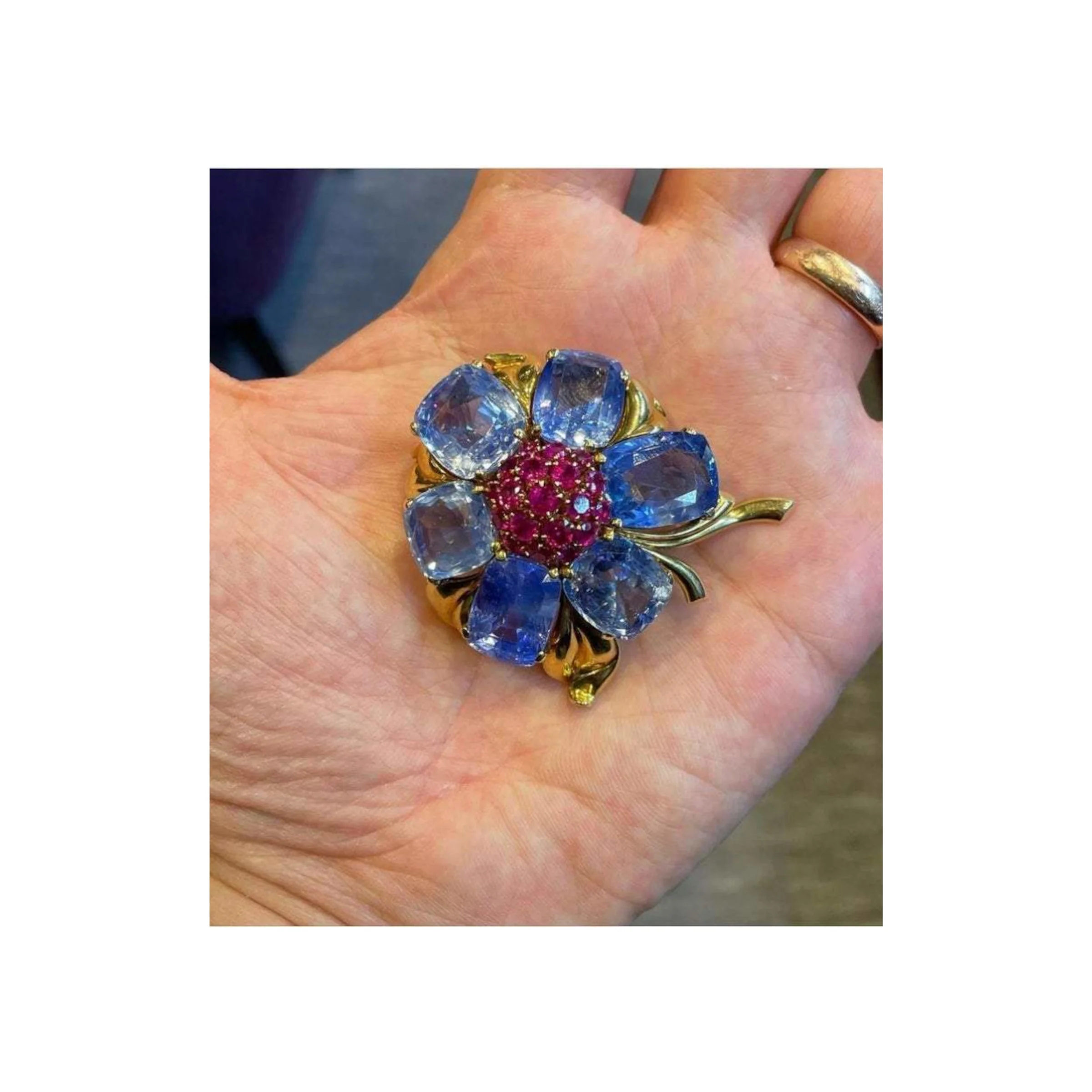 Rare and Iconic Van Cleef & Arpels Passe Partout Sapphire & Ruby Bracelet - Image 5